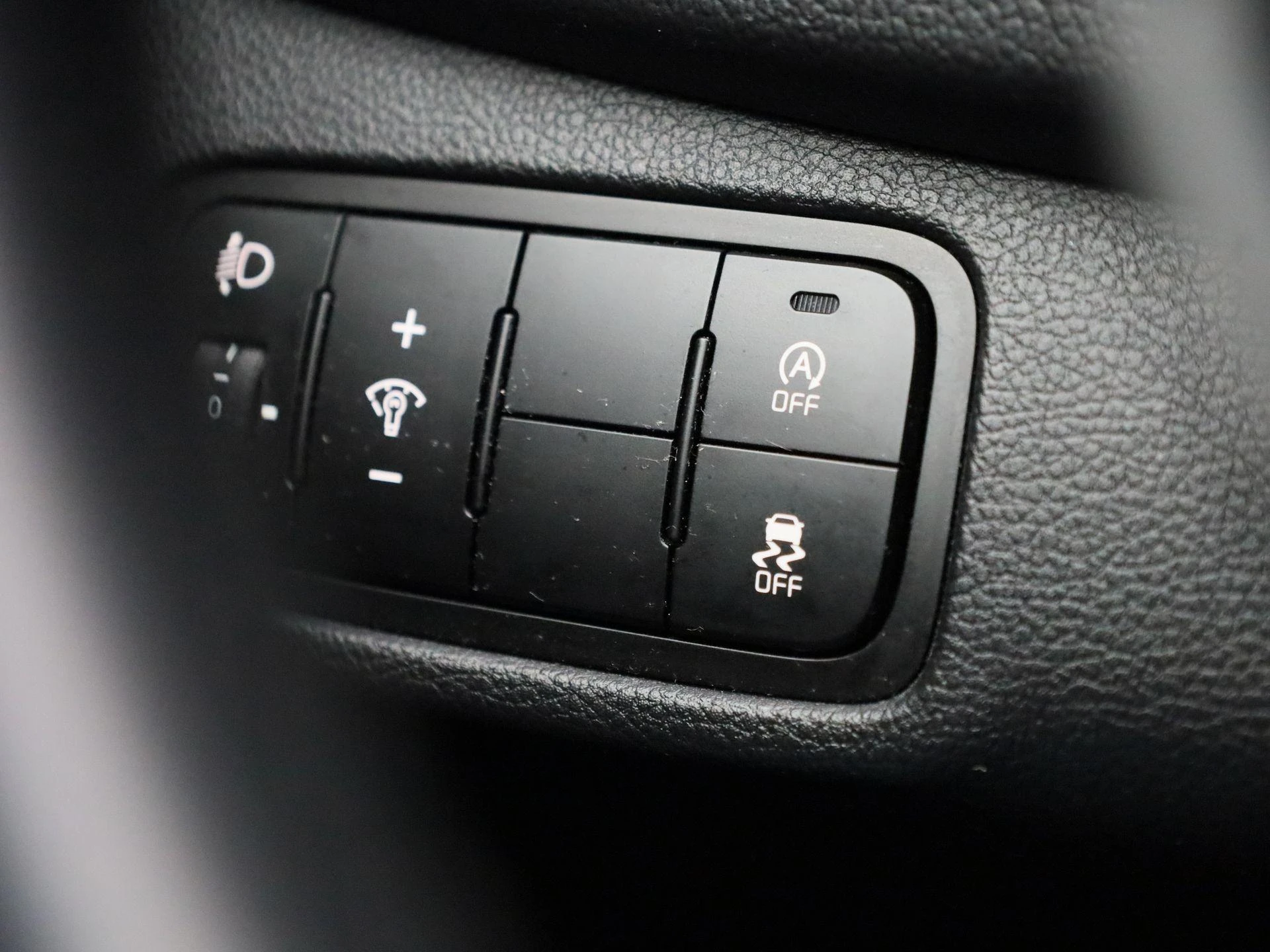 Kia-Carens-image-21