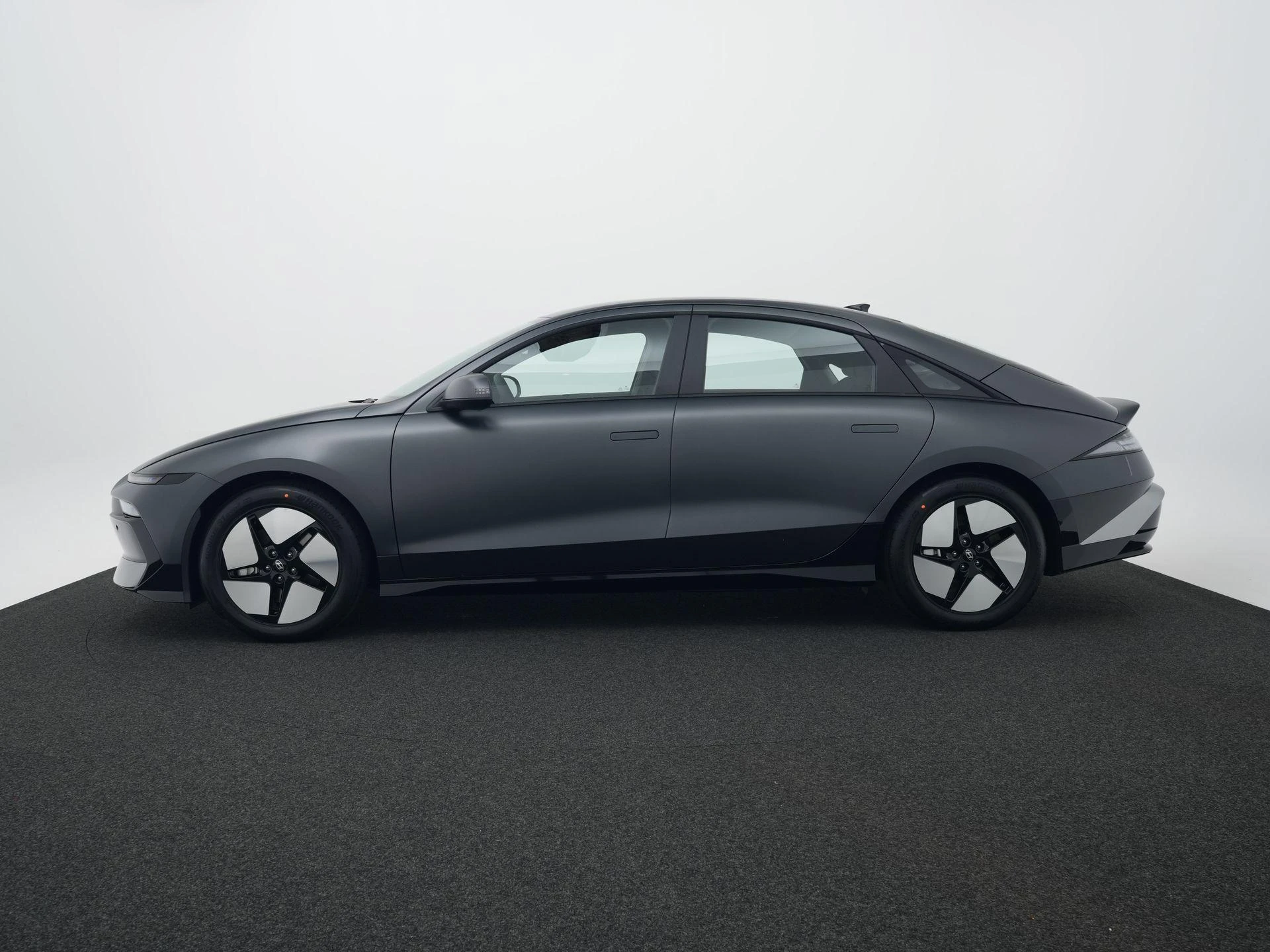 Hyundai-IONIQ 6-image-4
