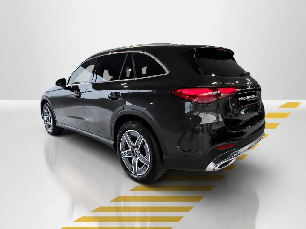 Mercedes-Benz-GLC 300 d-image-12