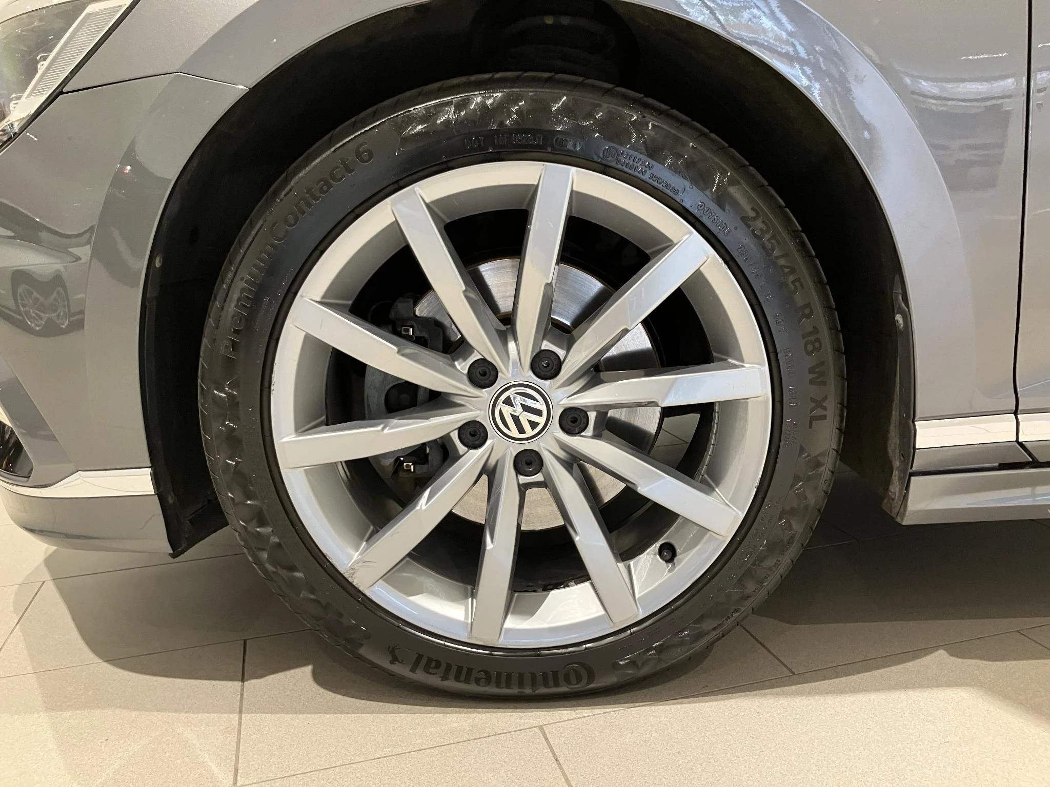 Volkswagen-Passat-image-1