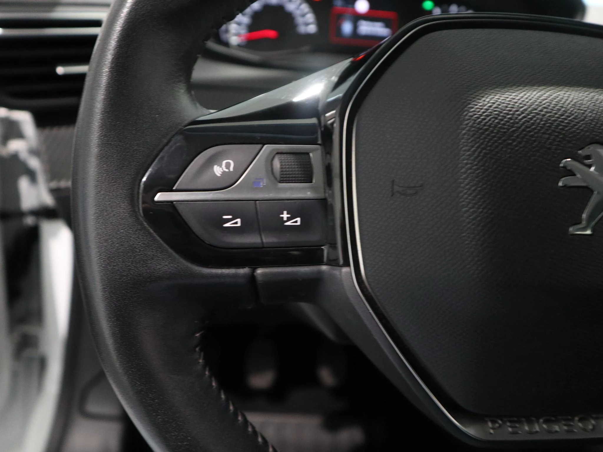 Peugeot-208-image-12