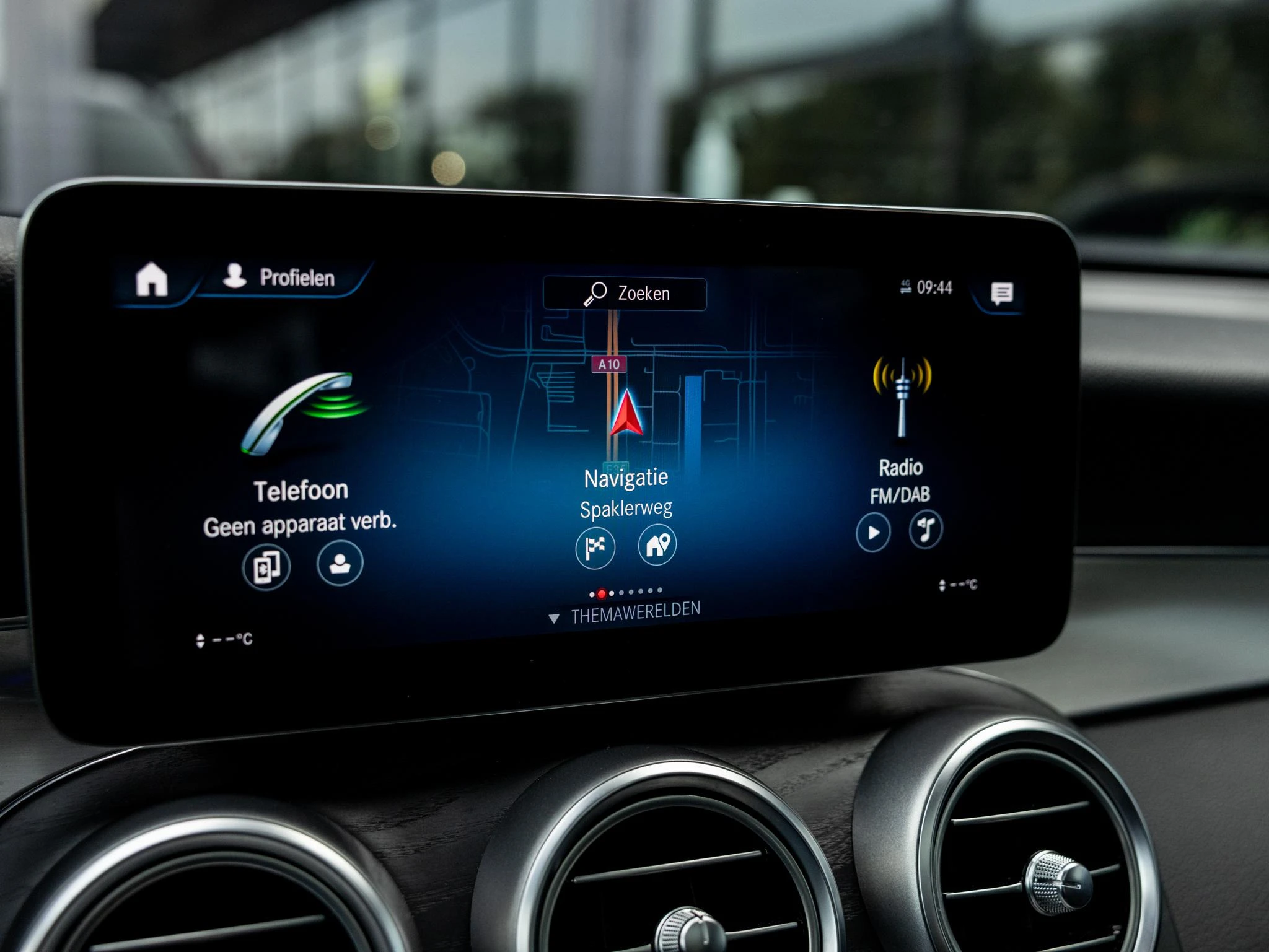Mercedes-Benz-GLC-image-18