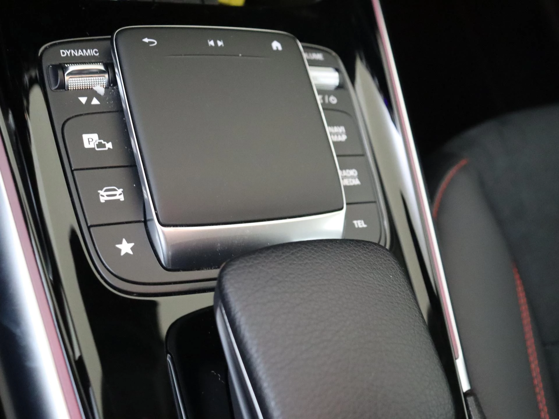 Mercedes-Benz-GLA-image-20