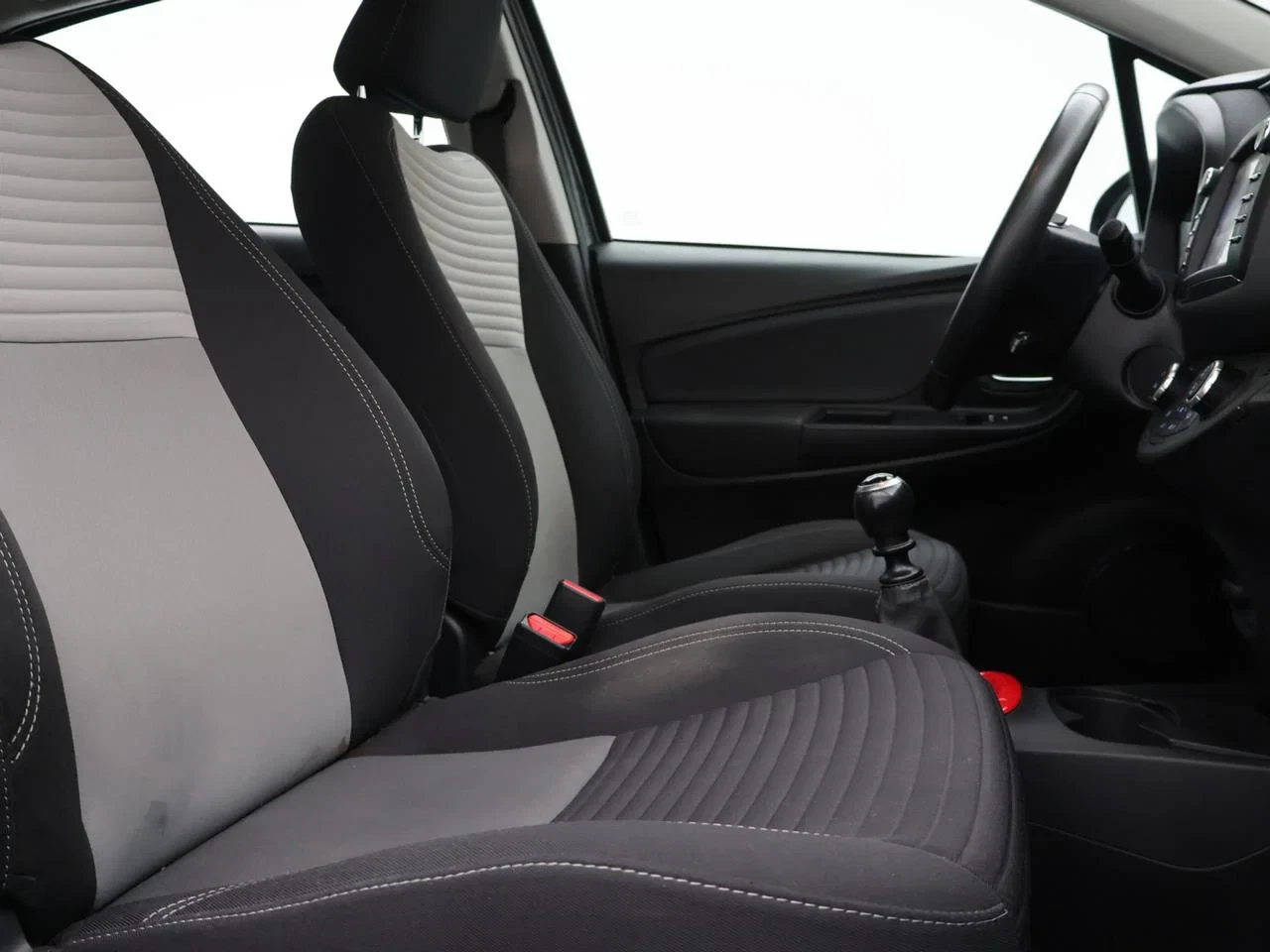 Toyota-Yaris-image-8