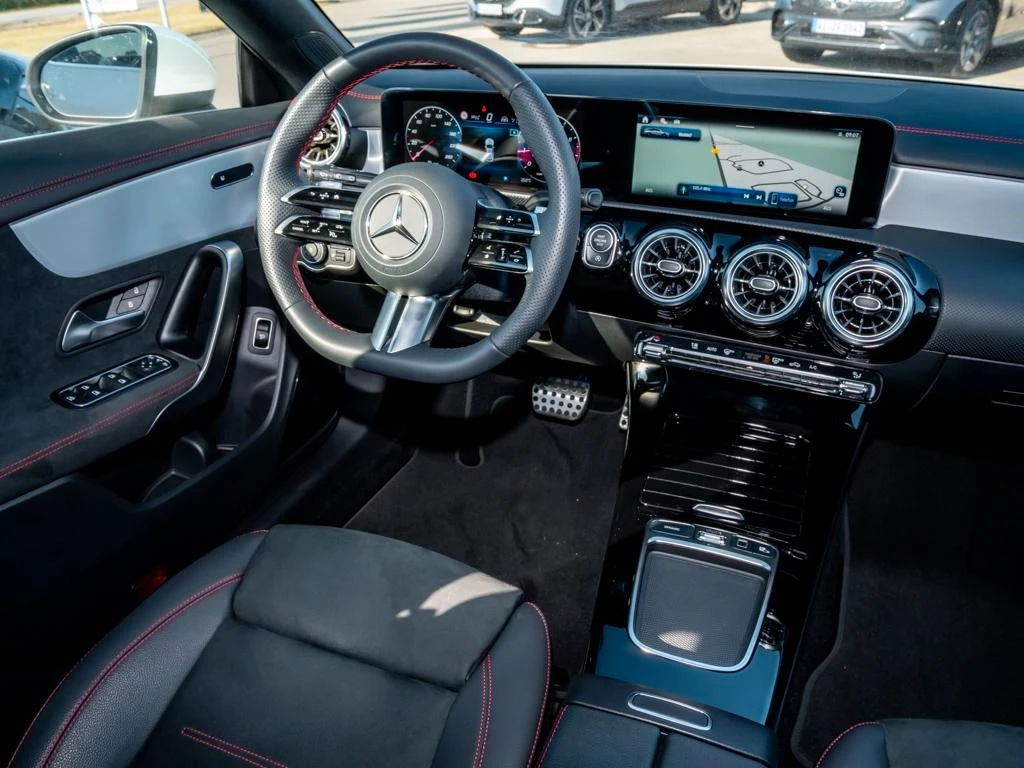 Mercedes-Benz-CLA 200-image-9