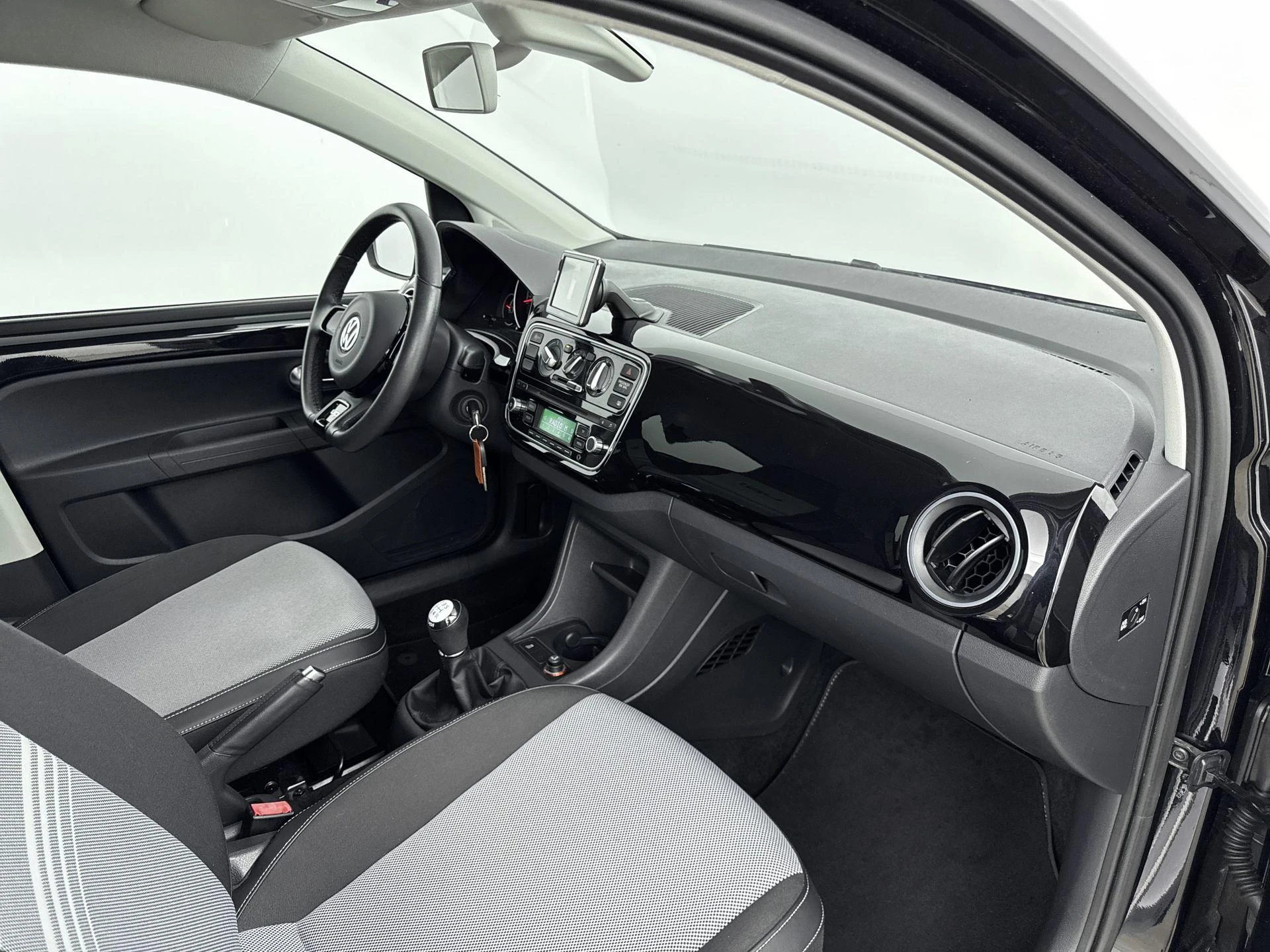 Volkswagen-up!-image-12