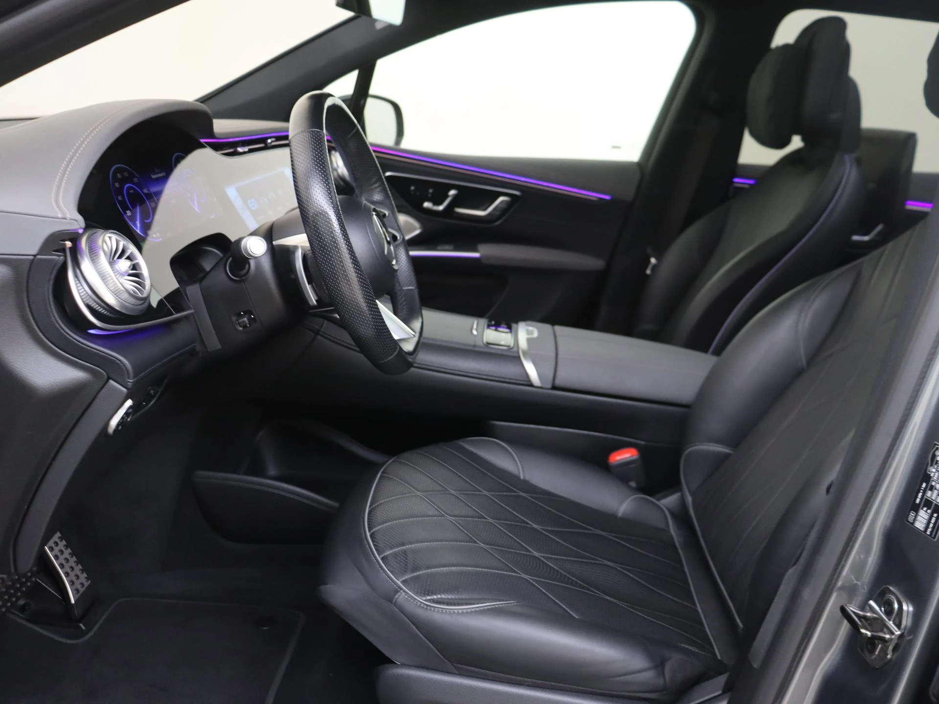Mercedes-Benz-EQS-image-14