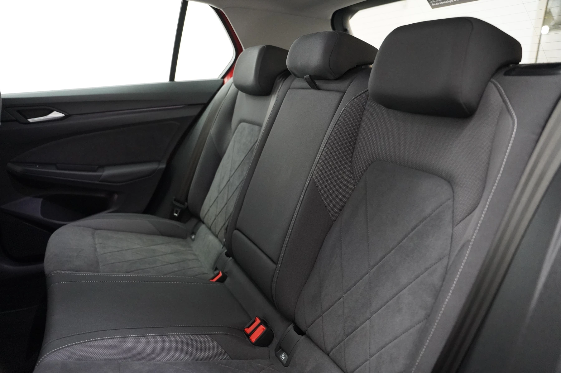 Volkswagen-Golf-image-29