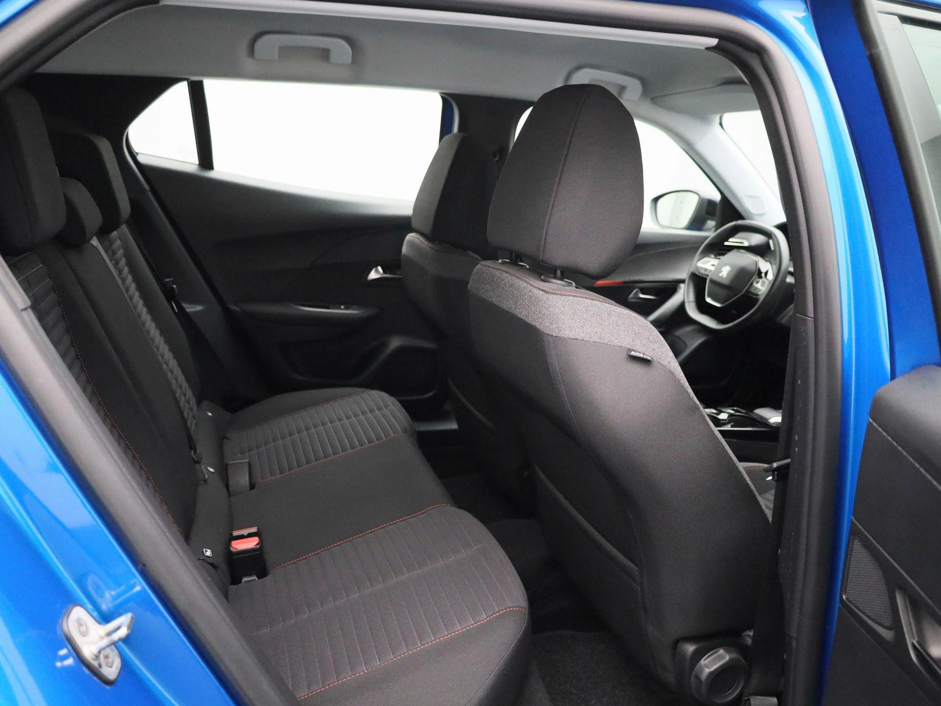 Peugeot-e-2008-image-39