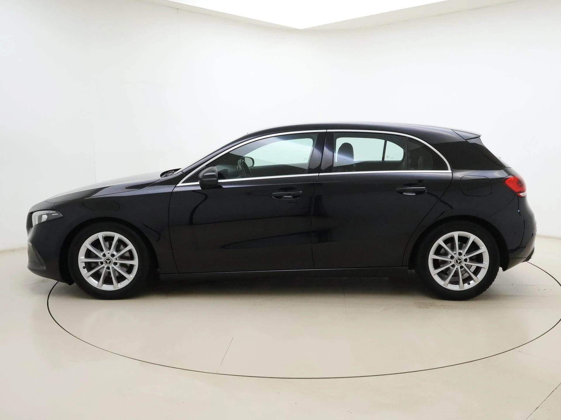 Mercedes-Benz-A-Klasse-image-2