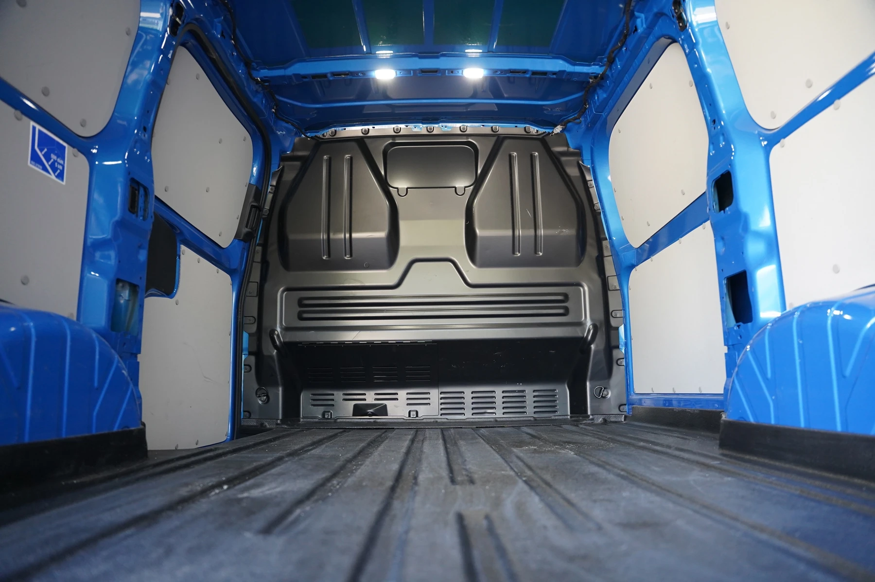 Volkswagen-Transporter-image-10