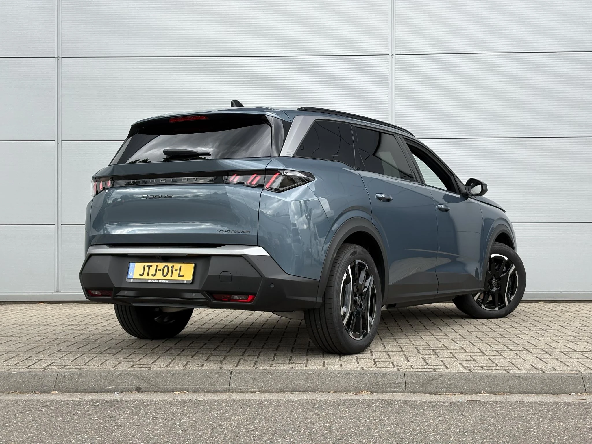 Peugeot-e-5008-image-5