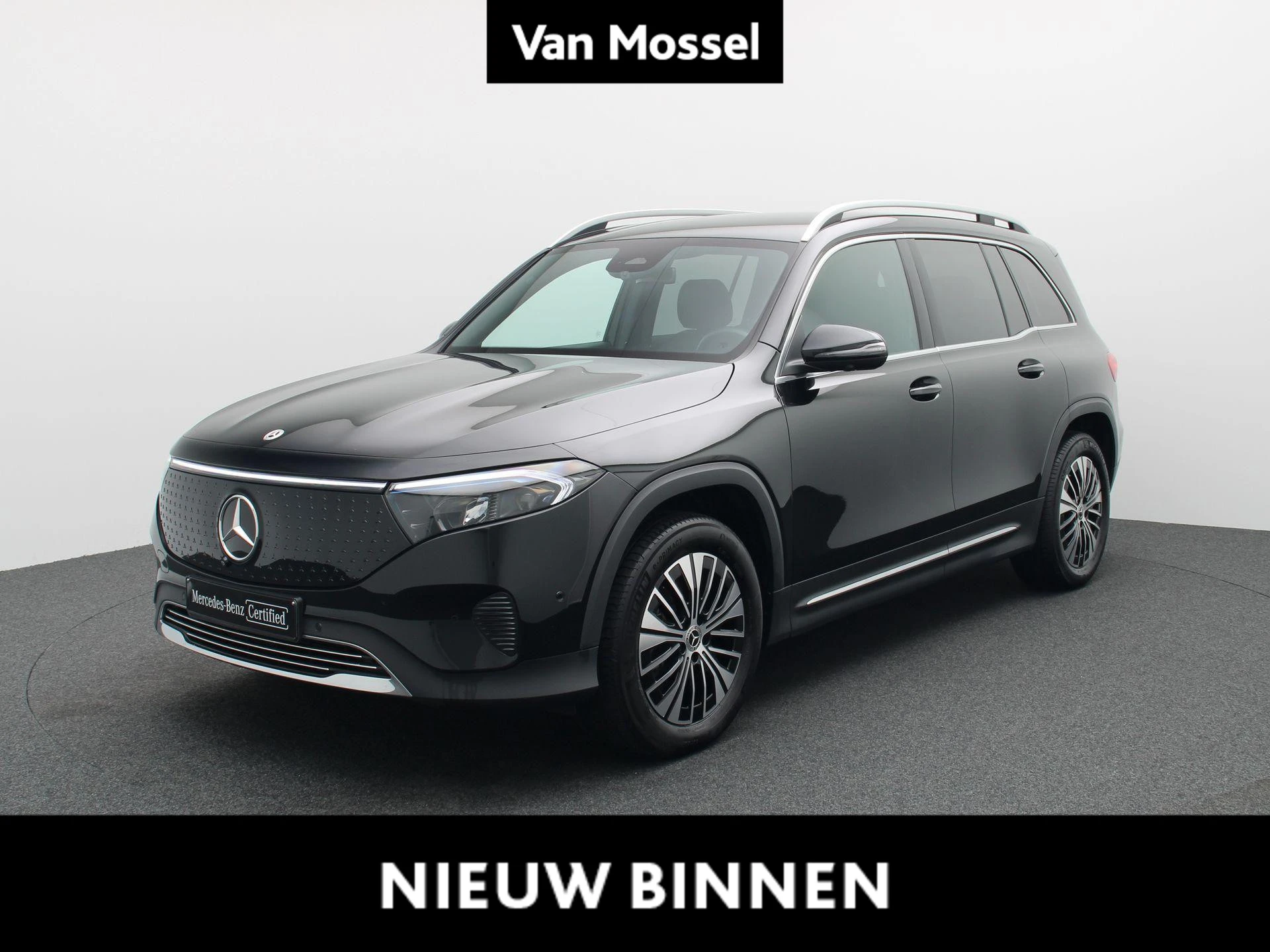 Mercedes-Benz-EQB-image-0