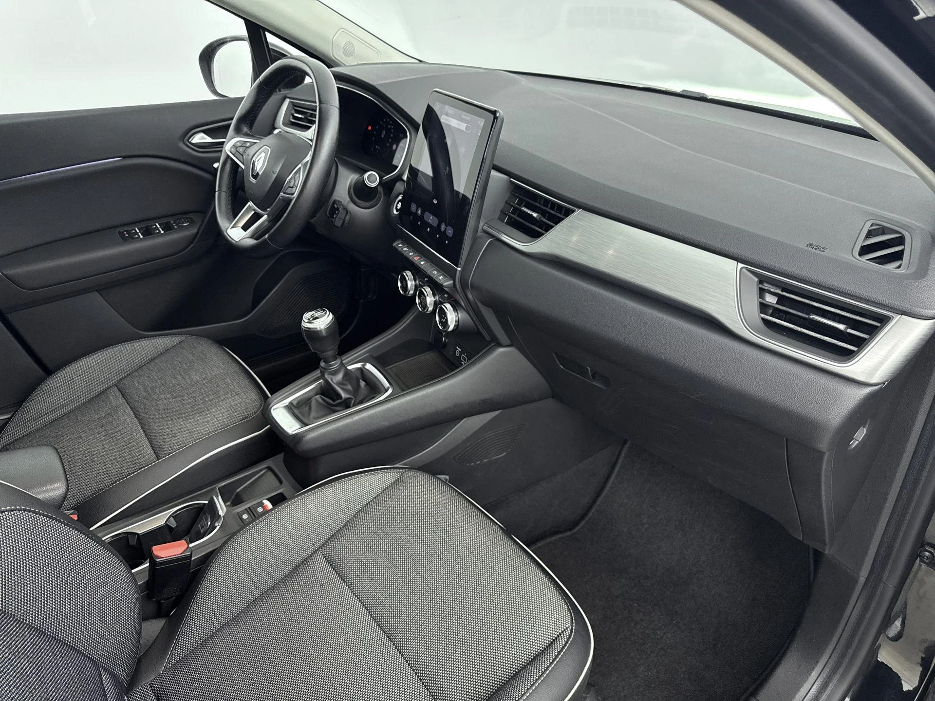 Renault-Captur-image-16