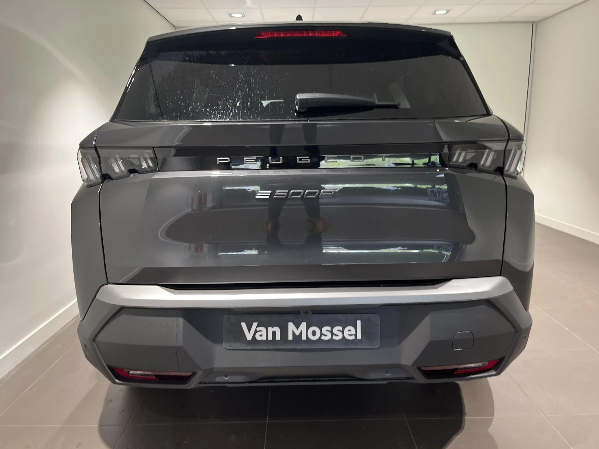 Peugeot-e-5008-image-4