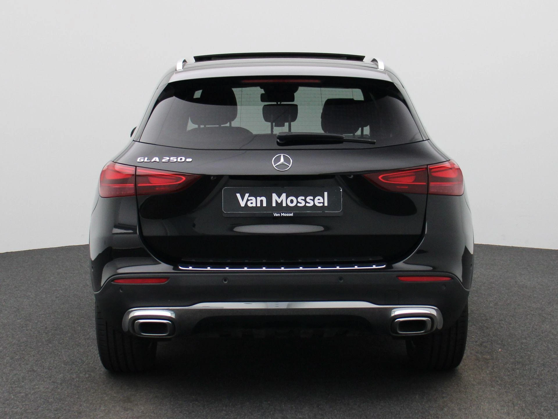 Mercedes-Benz-GLA-image-4