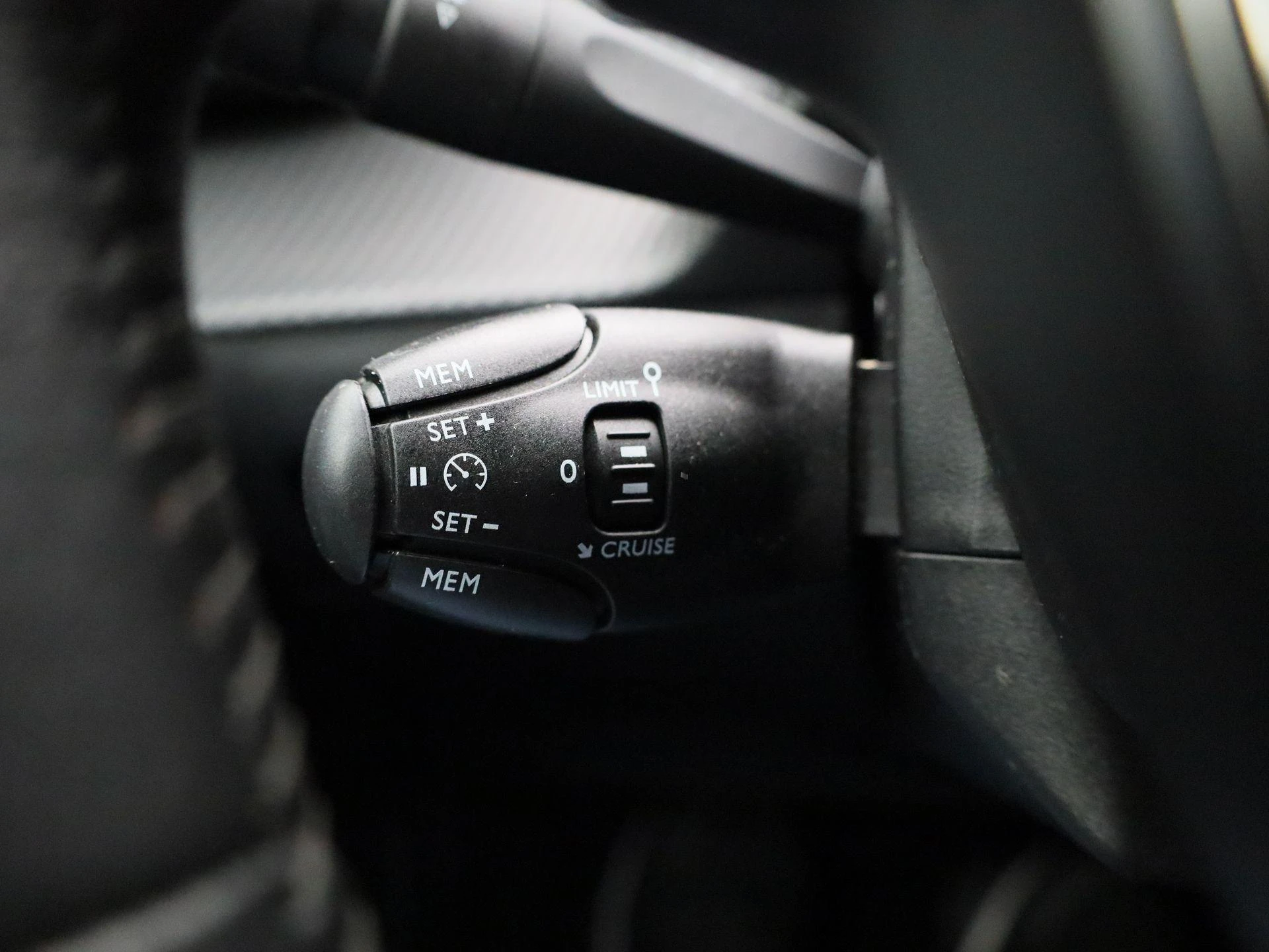 Peugeot e-2008 EV Active Pack 50 kWh