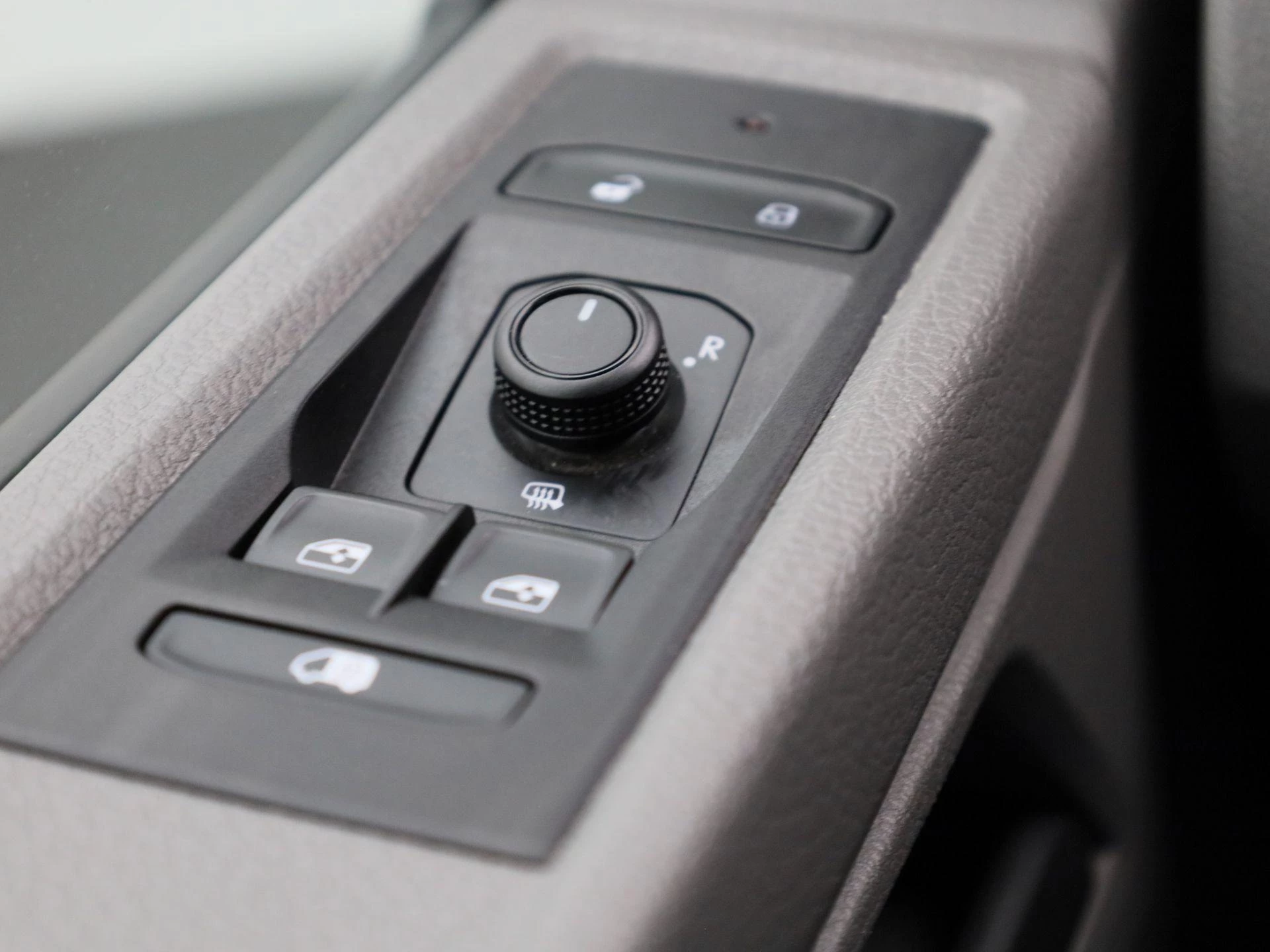 Volkswagen-Transporter-image-28