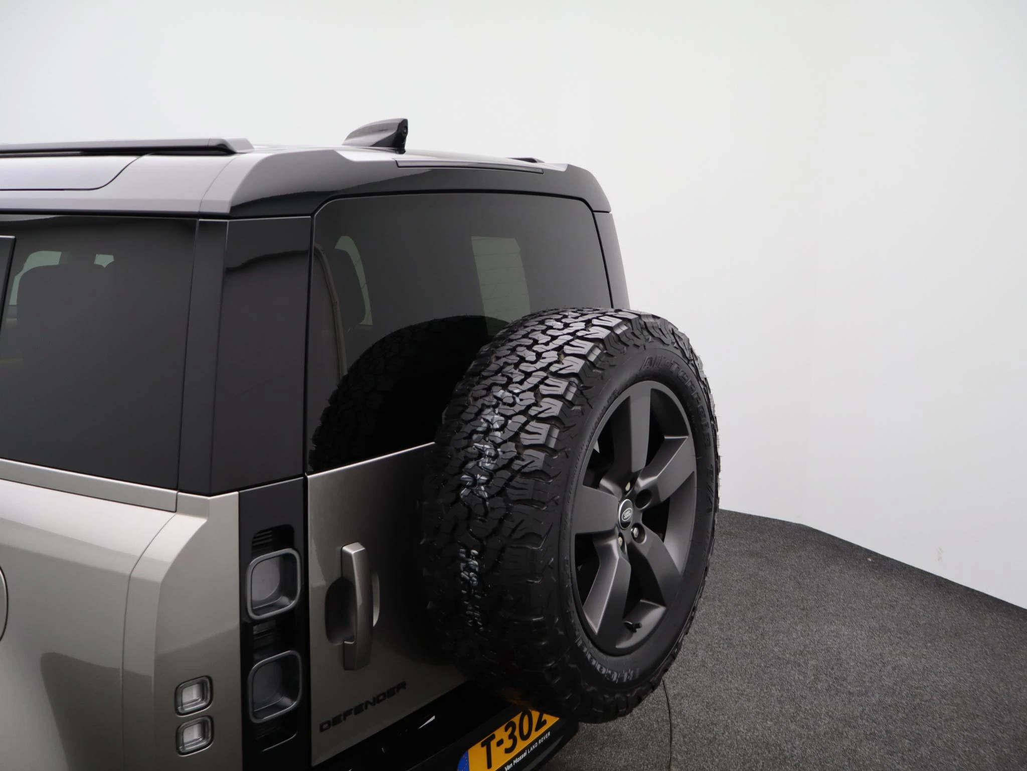 Land Rover-Defender-image-44