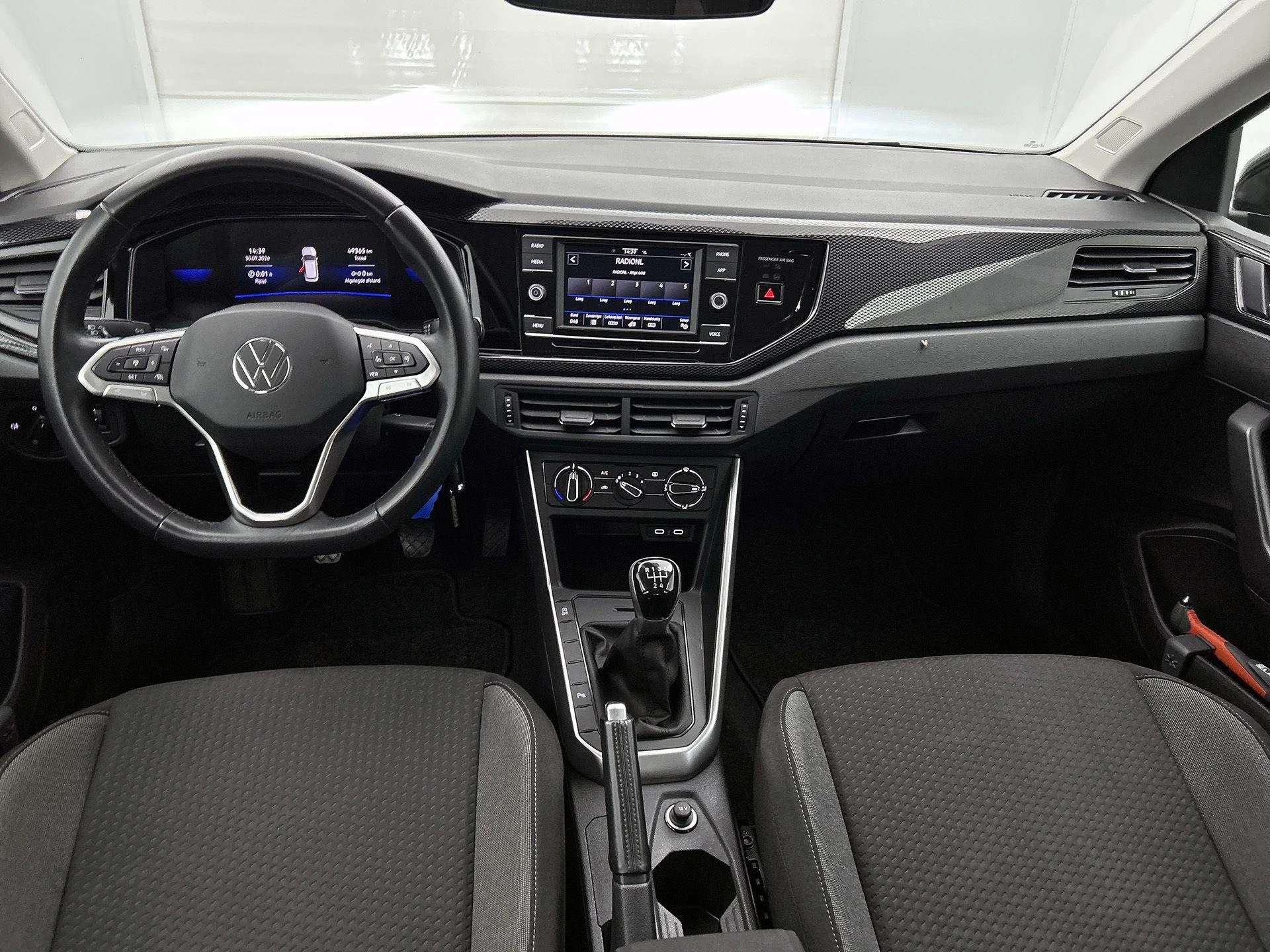 Volkswagen-Polo-image-17