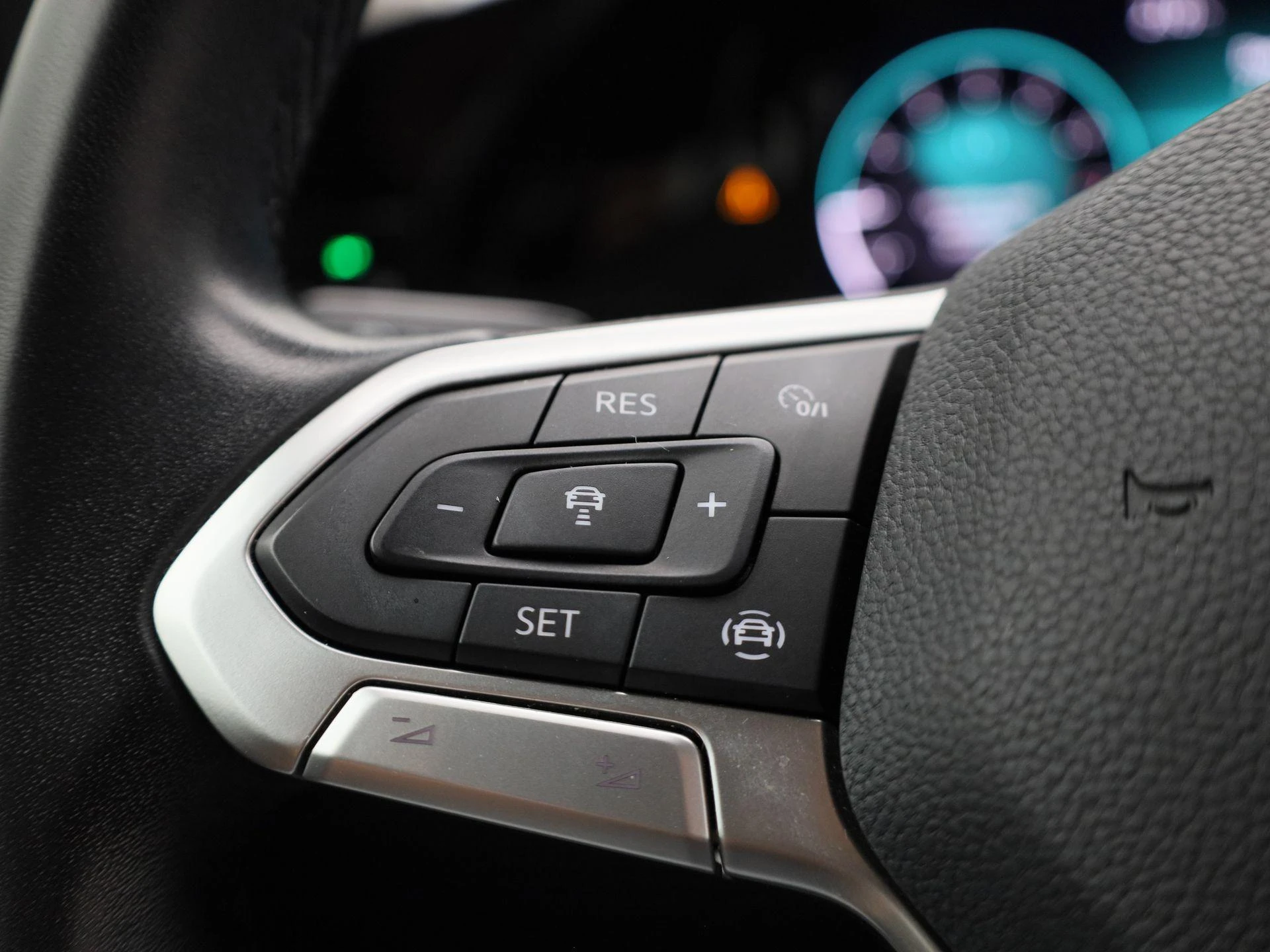 Volkswagen-Golf-image-17