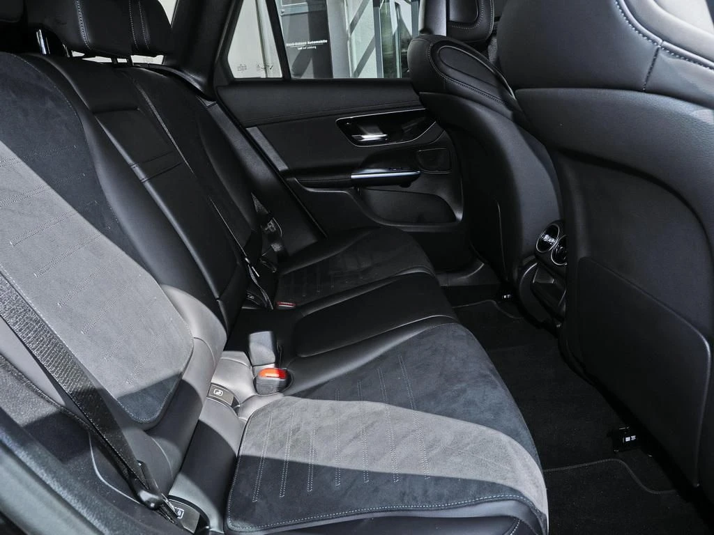 Mercedes-Benz-GLC 300 d-image-14