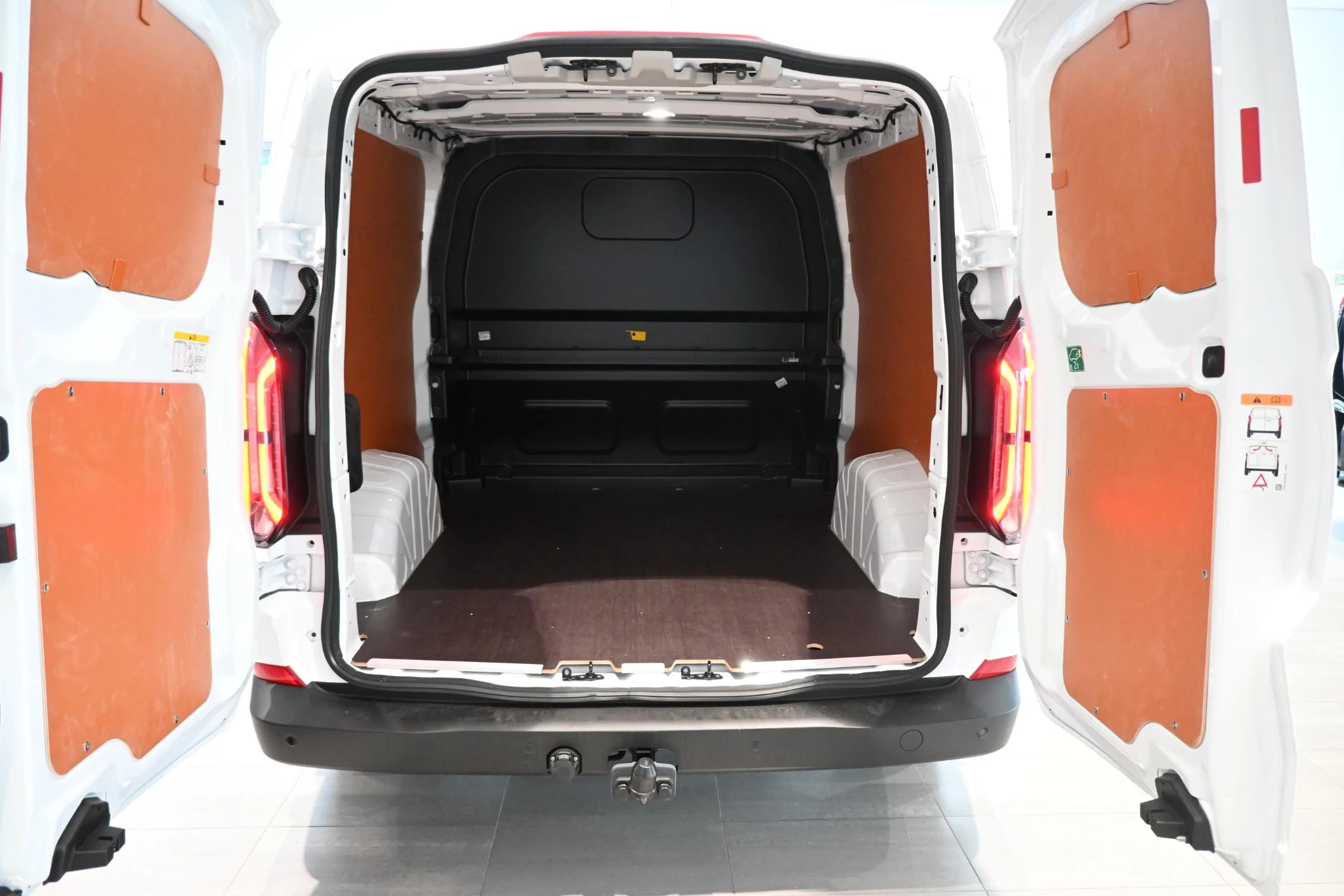 Ford-E-Transit Custom-image-9