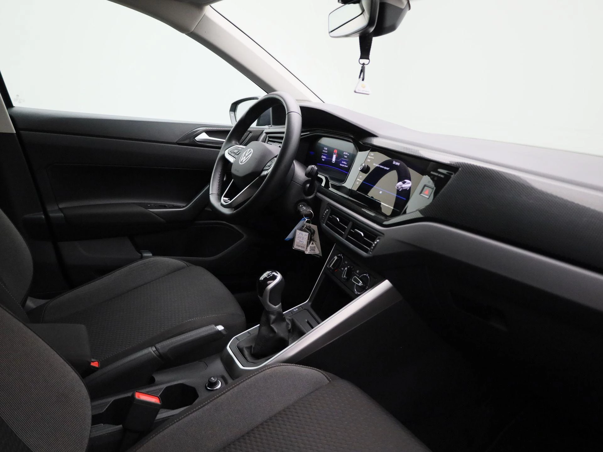 Volkswagen-Polo-image-25