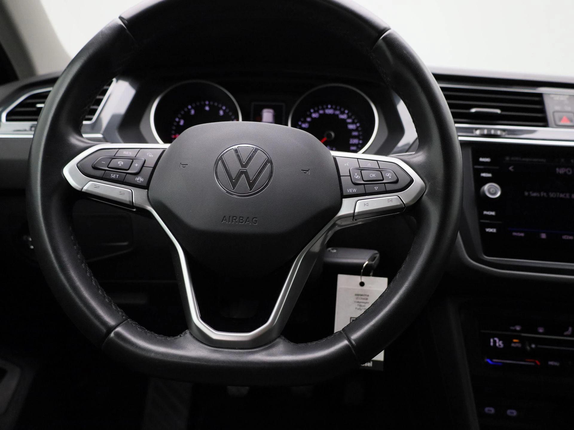 Volkswagen-Tiguan-image-6