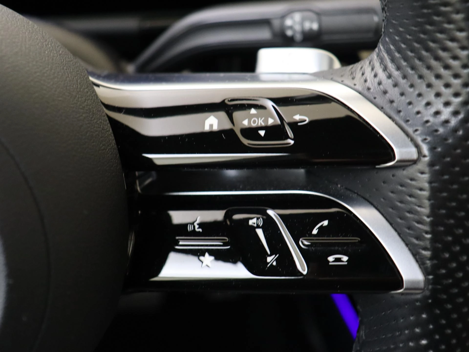 Mercedes-Benz-GLA-image-12