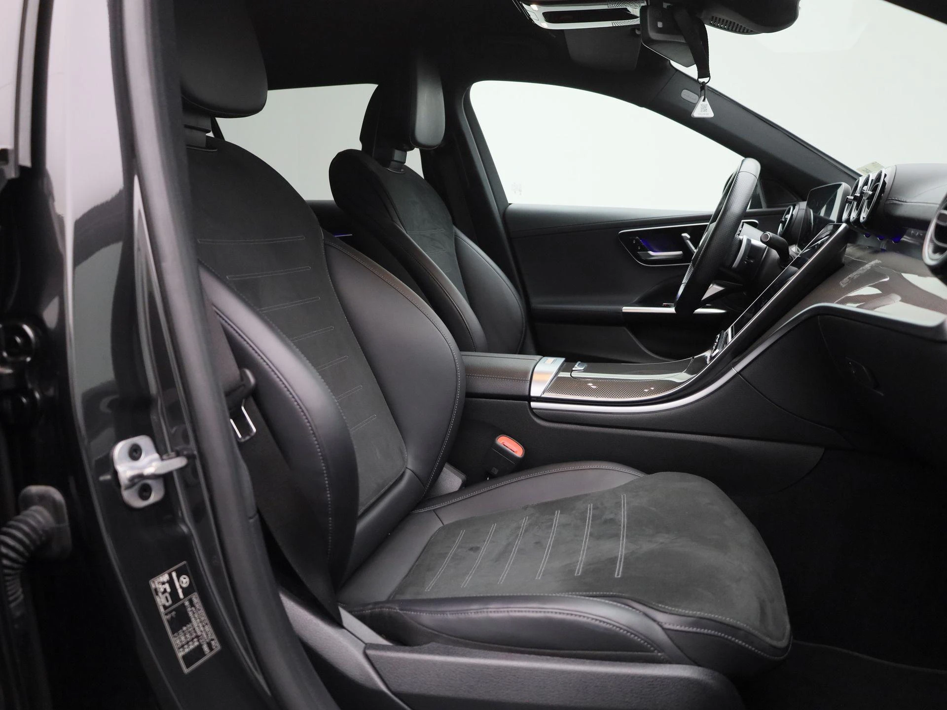 Mercedes-Benz-C-Klasse-image-34