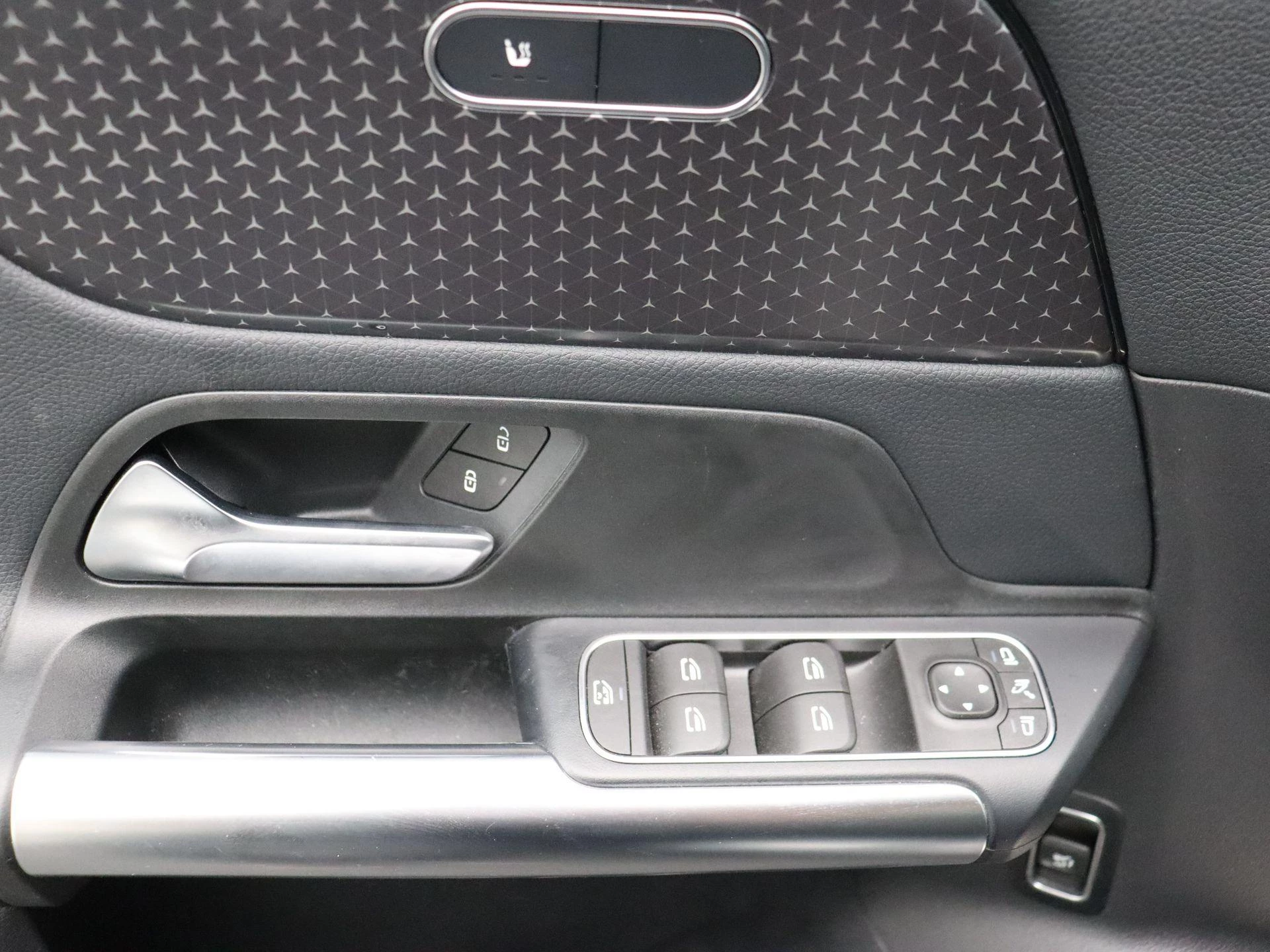Mercedes-Benz B-Klasse 180 d Business Line + CARPLAY + LED + CAMERA +