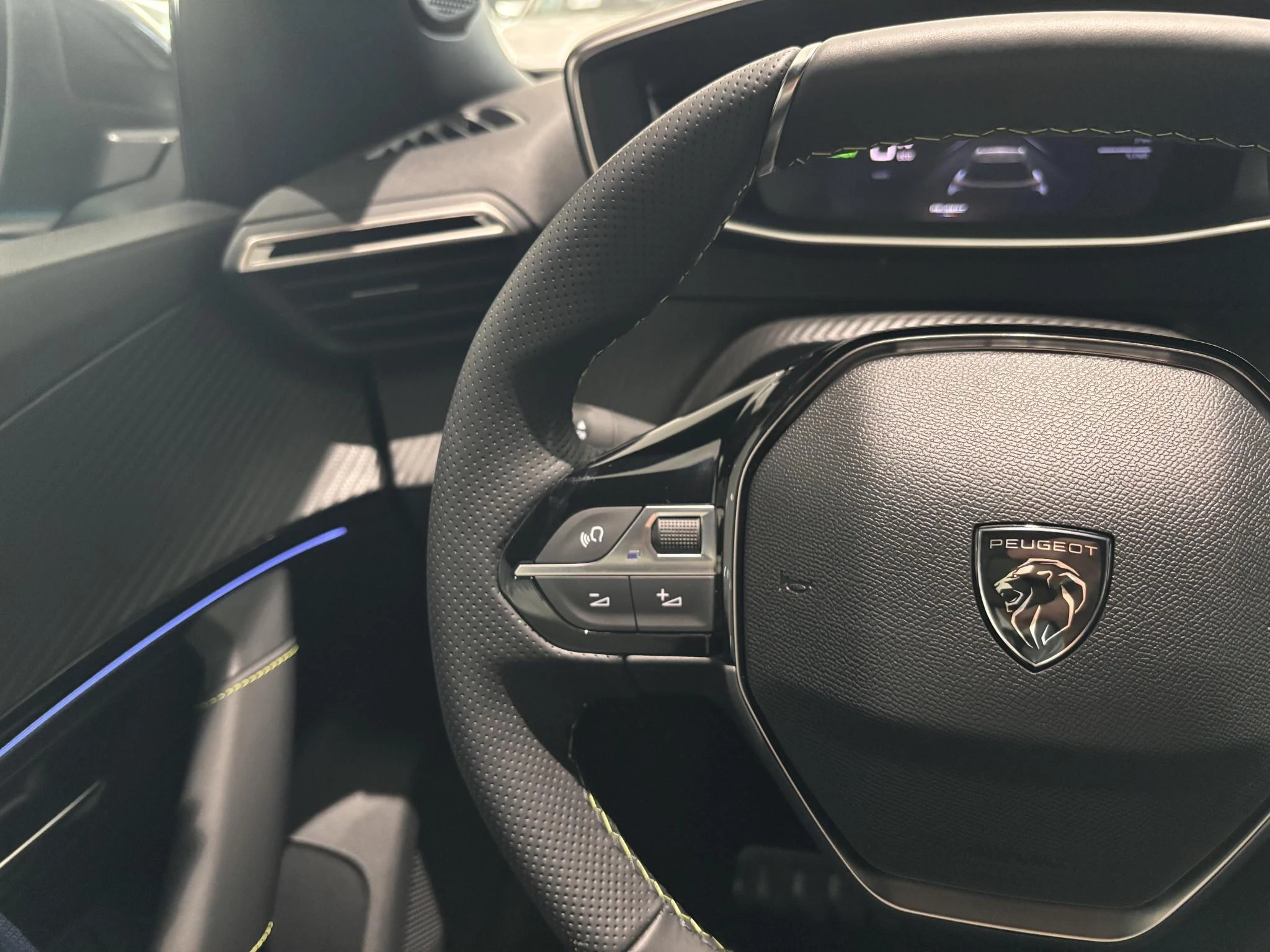 Peugeot-e-2008-image-15