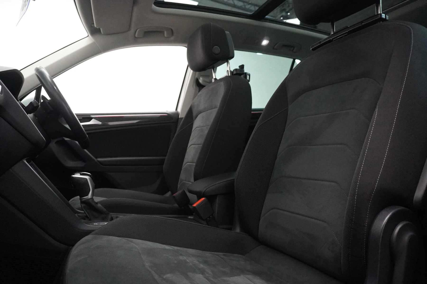 Volkswagen-Tiguan-image-10