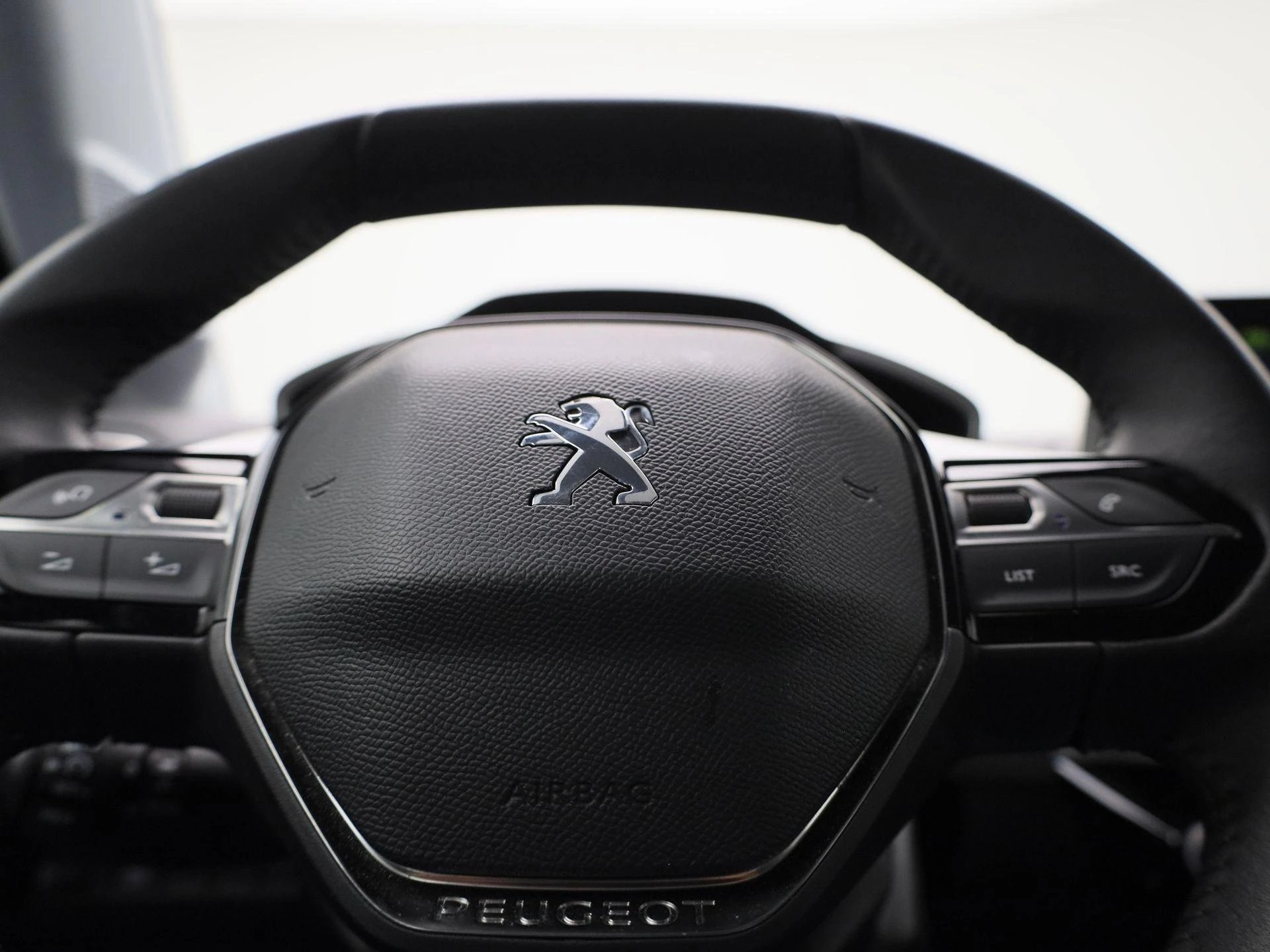 Peugeot-e-208-image-30