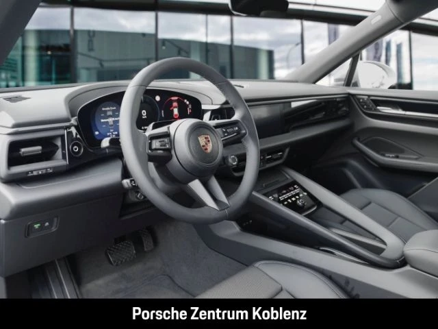 Porsche Macan 4 -