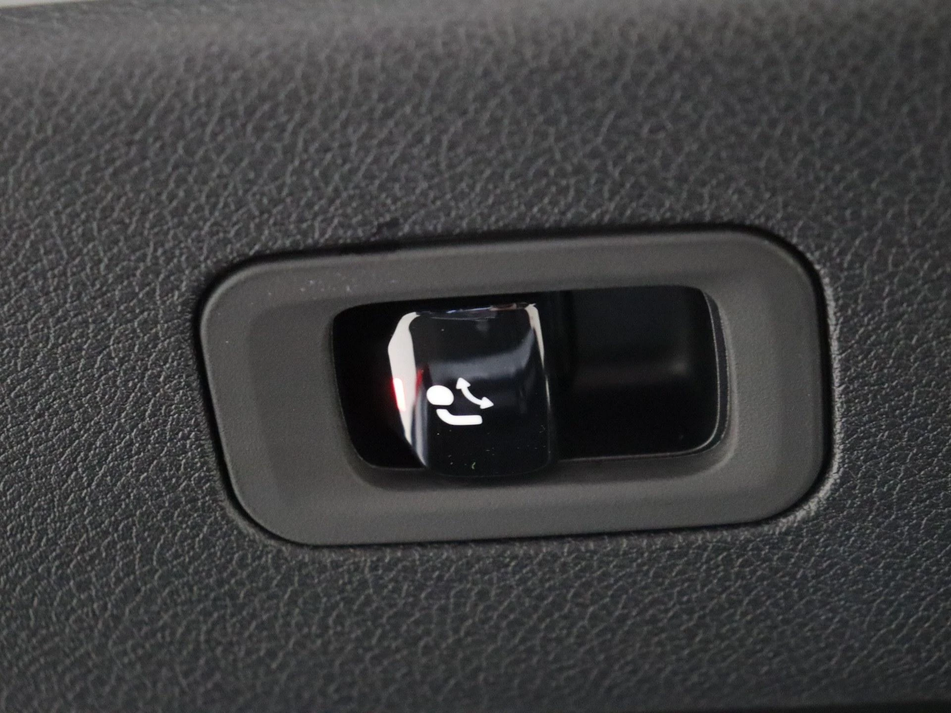 Mercedes-Benz-CLA-image-29