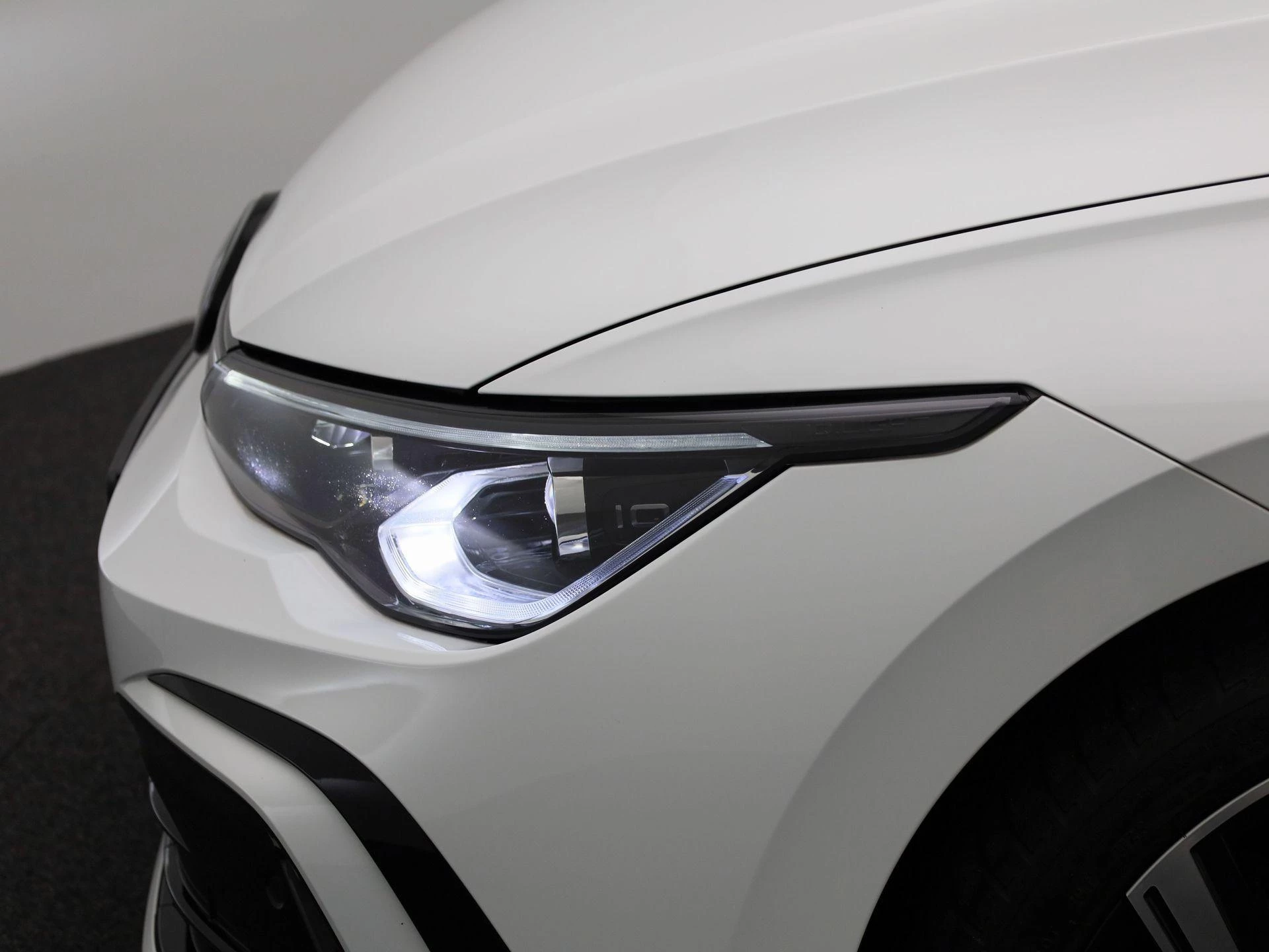 Volkswagen-Golf-image-14