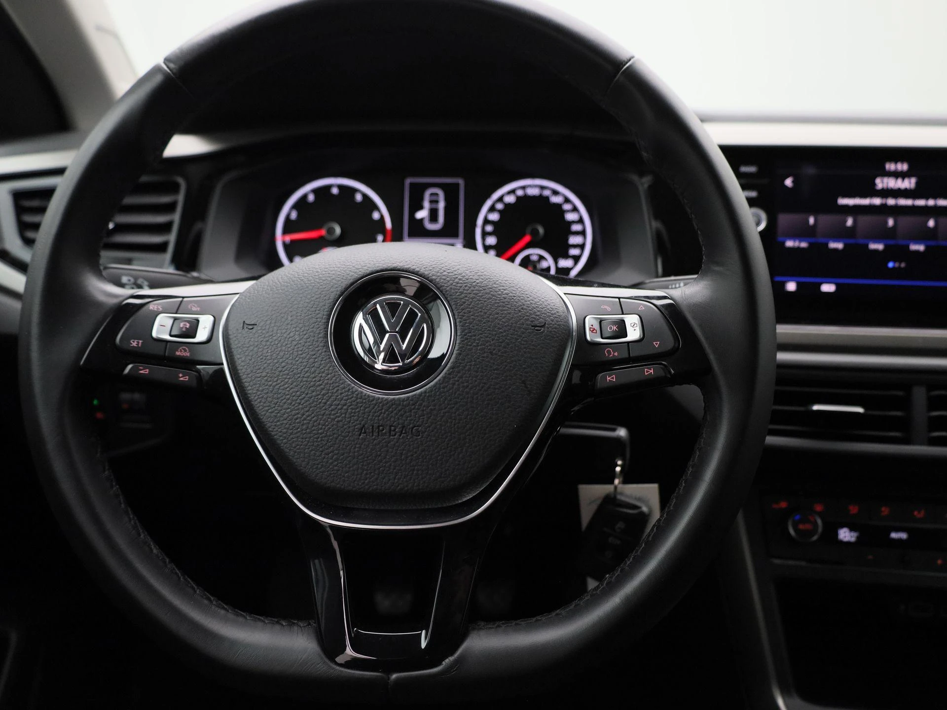 Volkswagen-Polo-image-6