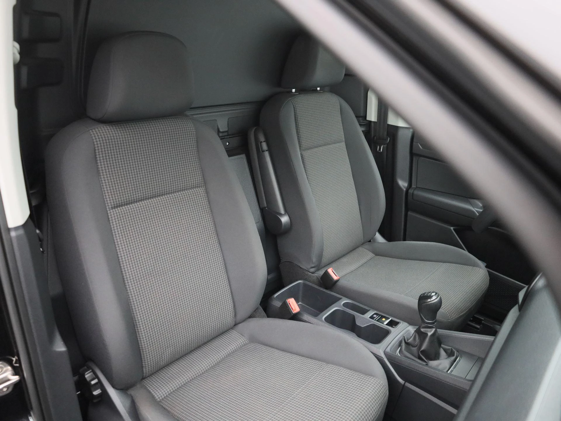 Volkswagen-Caddy-image-27
