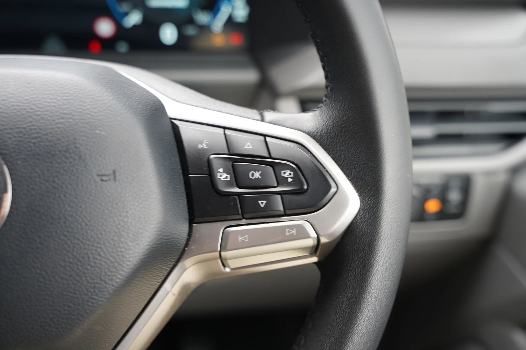 Volkswagen-Transporter-image-17