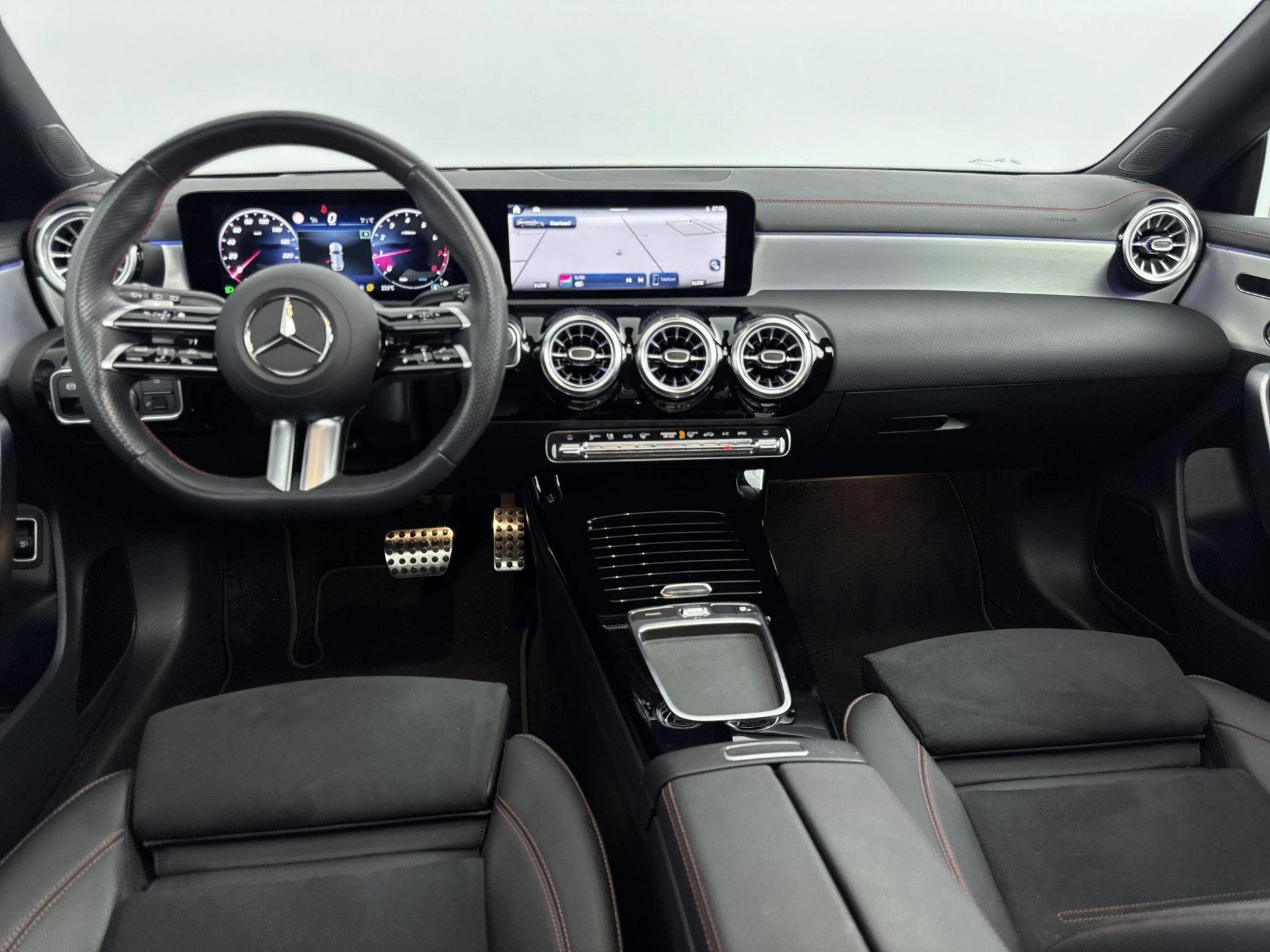 Mercedes-Benz-CLA-image-22