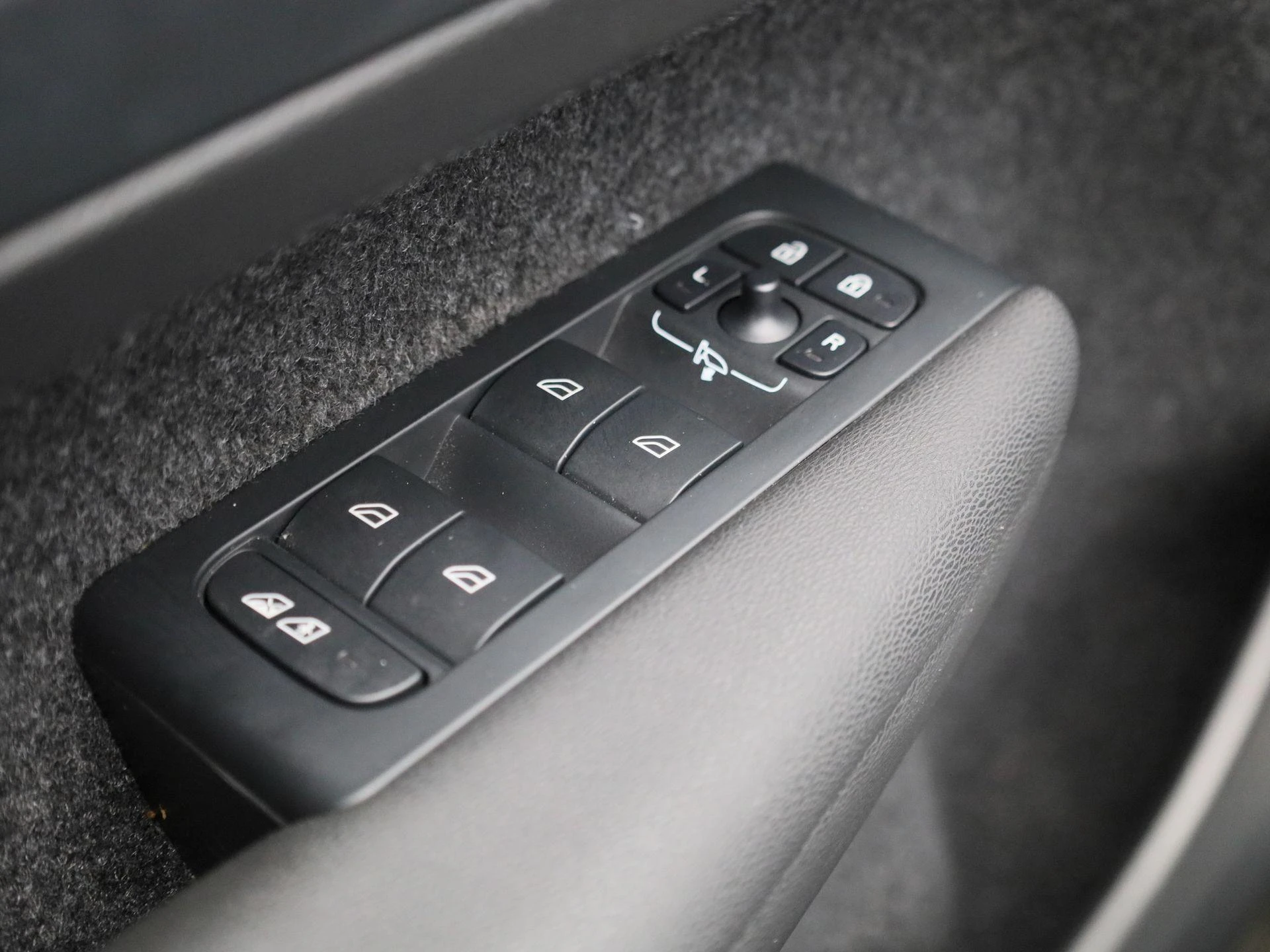 Volvo-C40-image-31