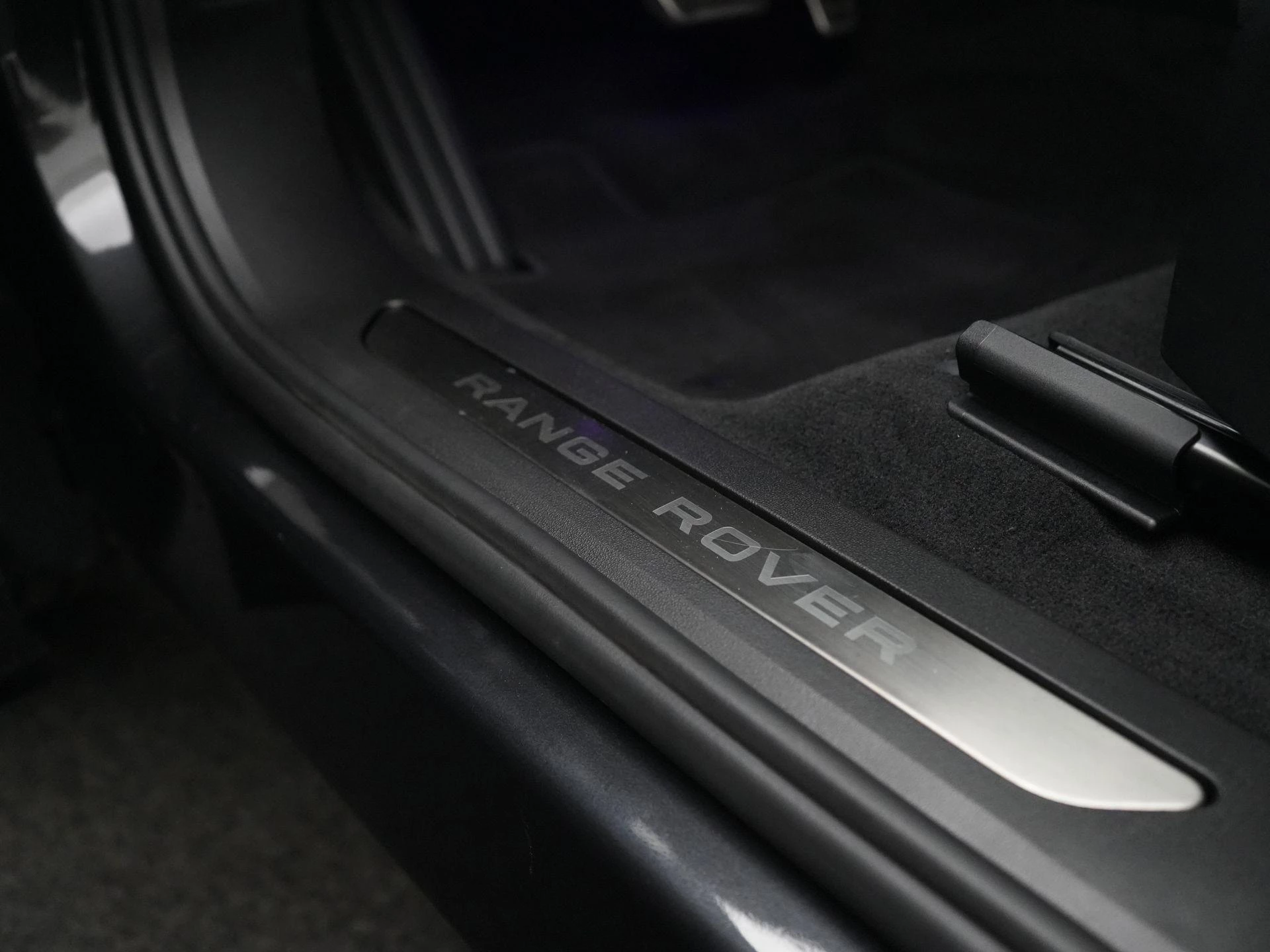 Land Rover-Range Rover Evoque-image-35