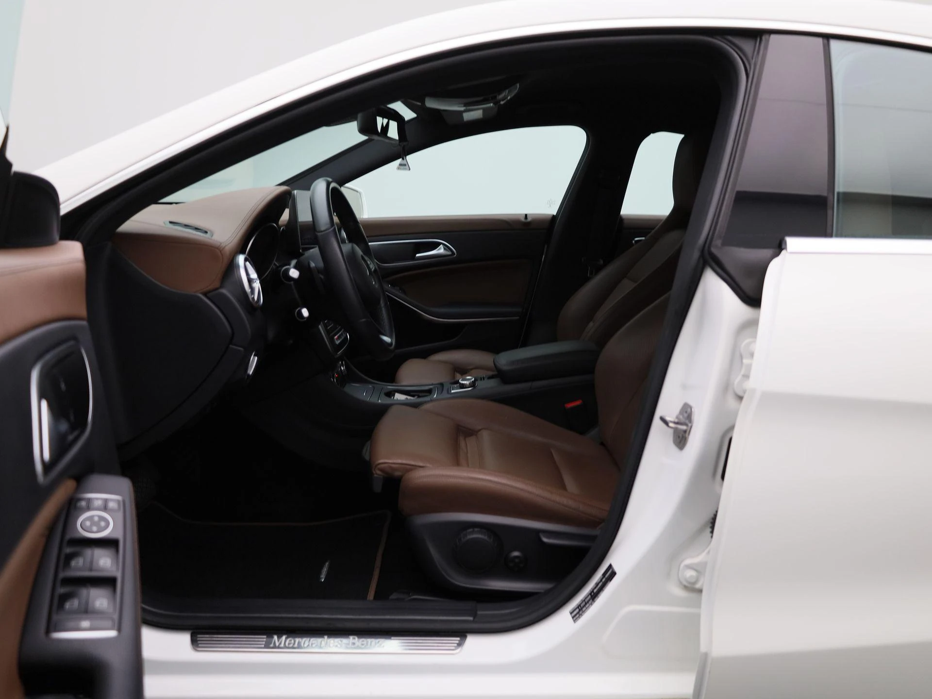 Mercedes-Benz-CLA-image-8