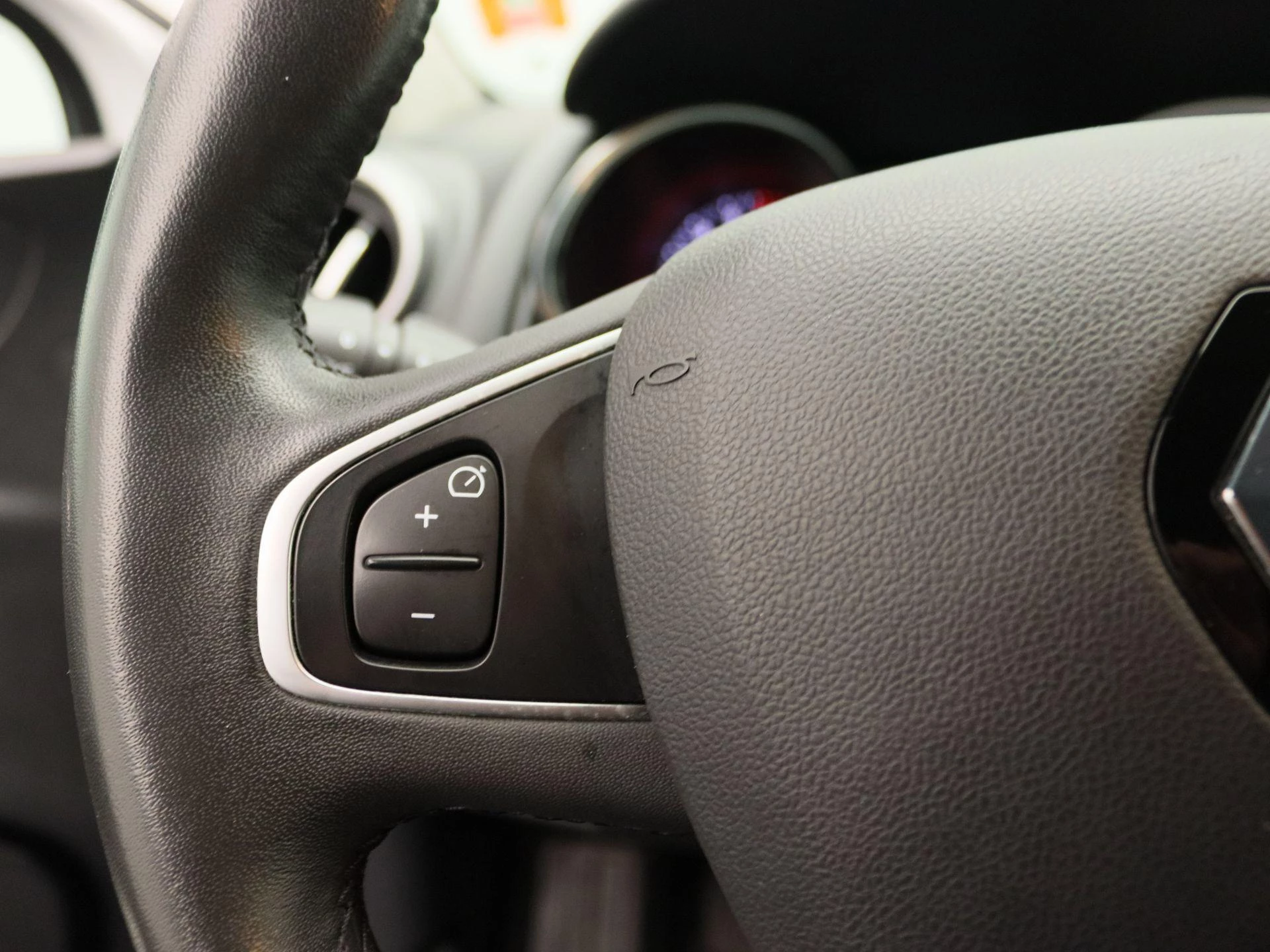 Renault-Clio-image-18