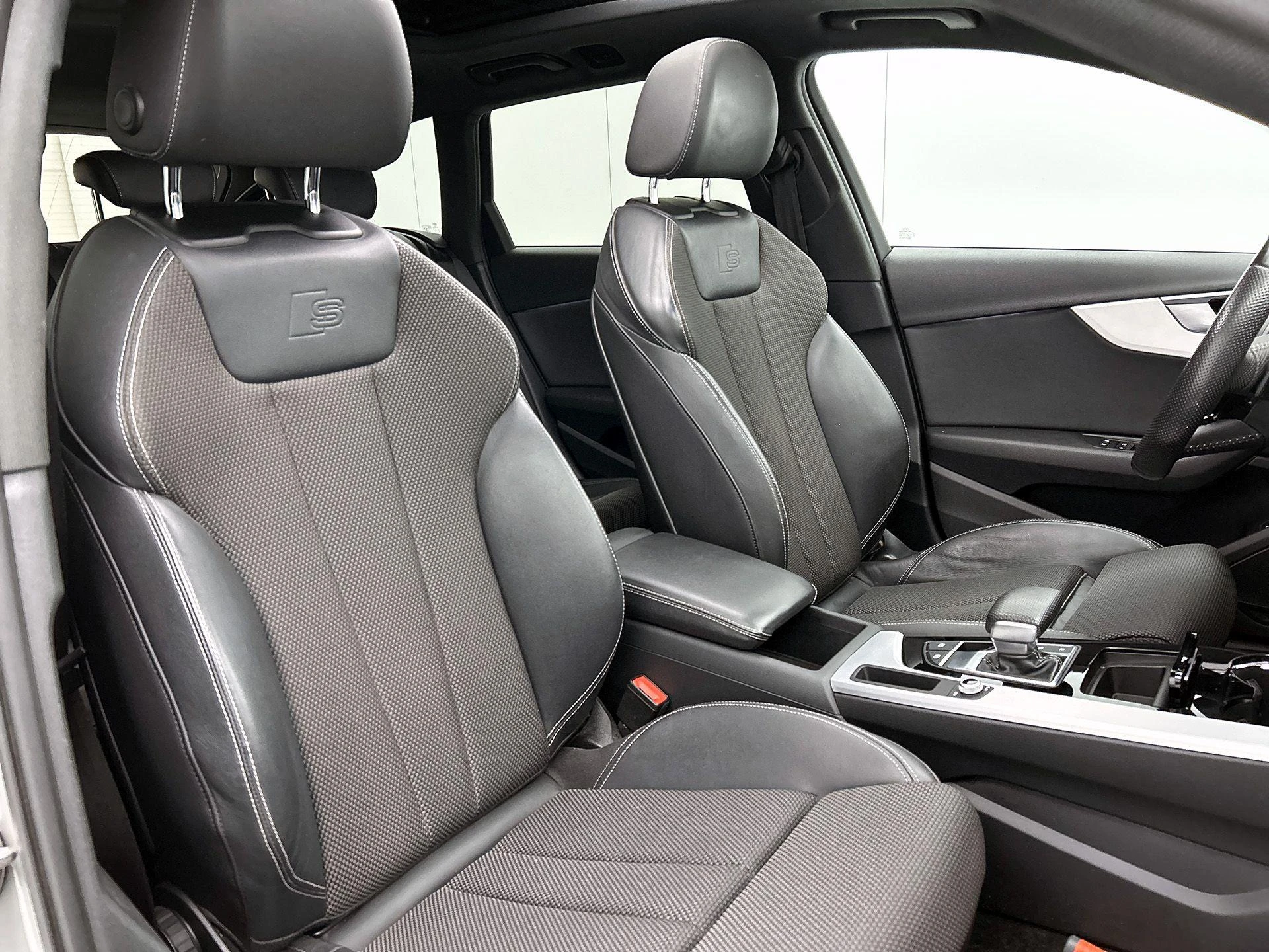 Audi A4 Avant 35 TFSI Launch edition Sport 150 PK