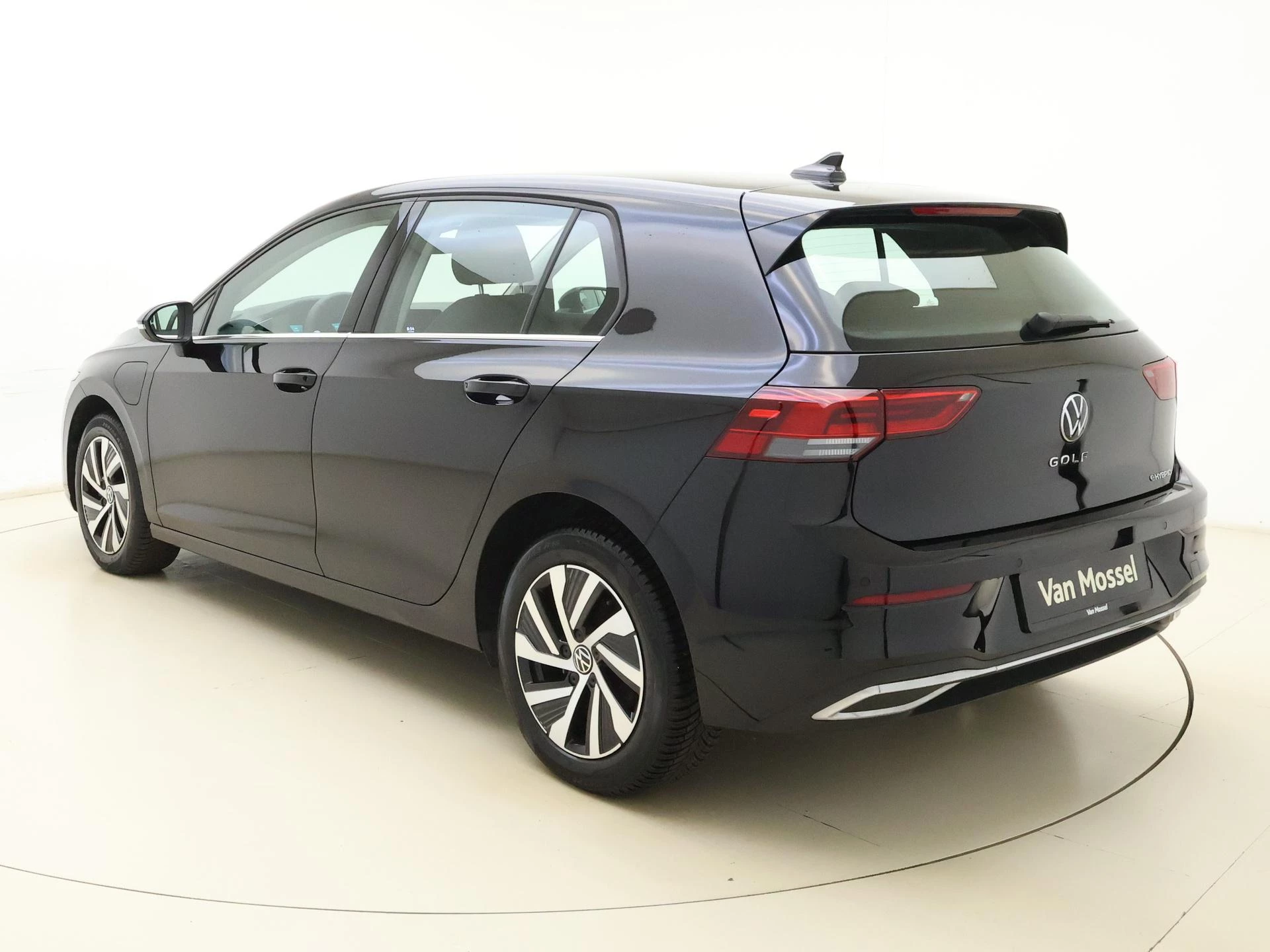 Volkswagen-Golf-image-6
