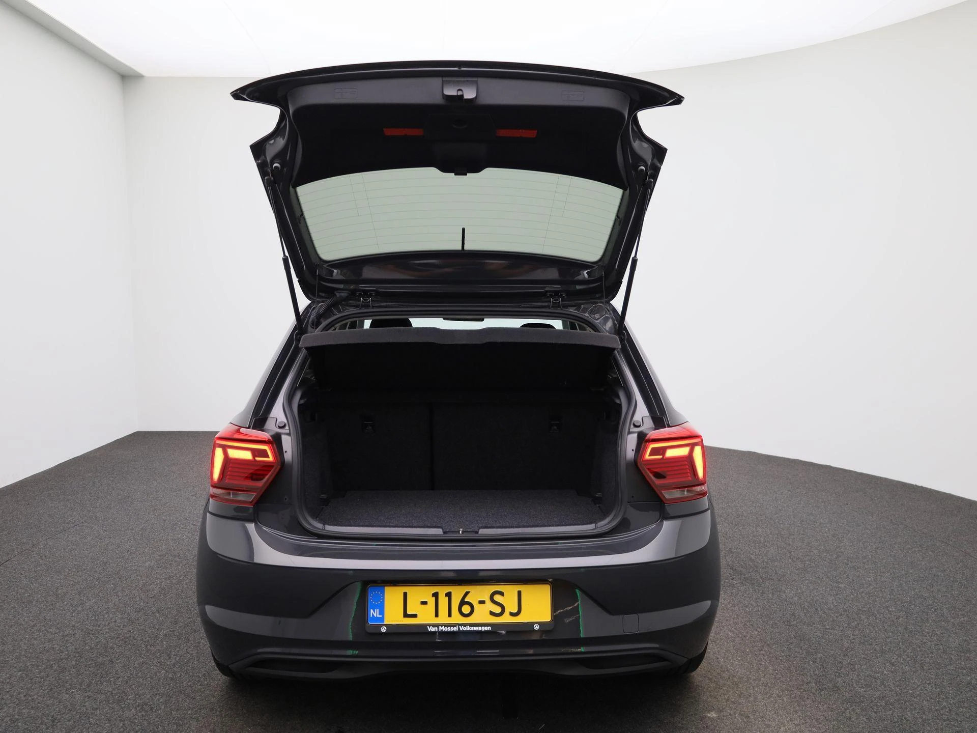 Volkswagen-Polo-image-10