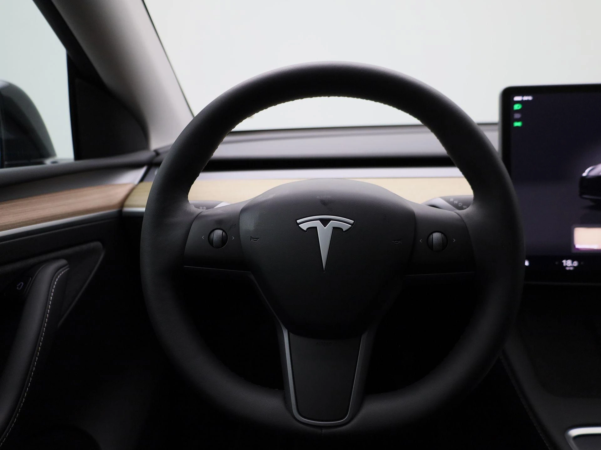 Tesla-Model Y-image-6